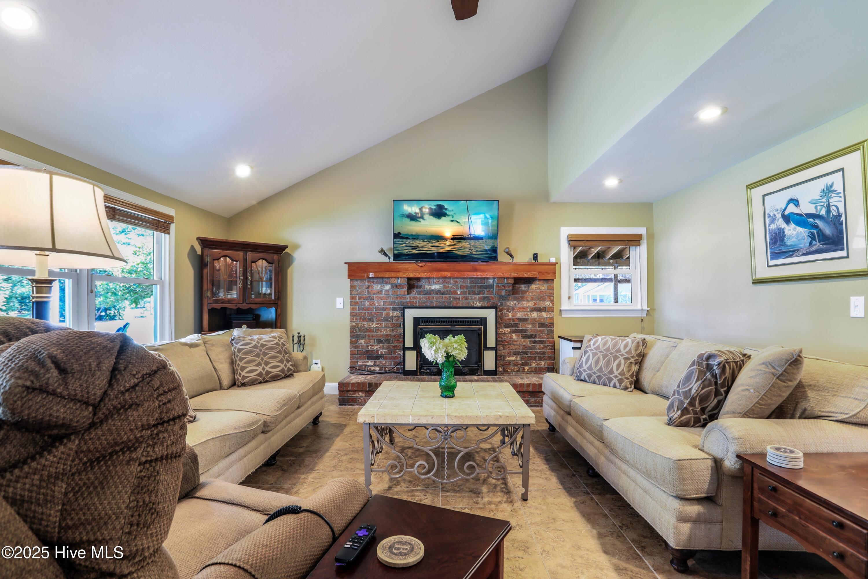 100513124 | Photo 14