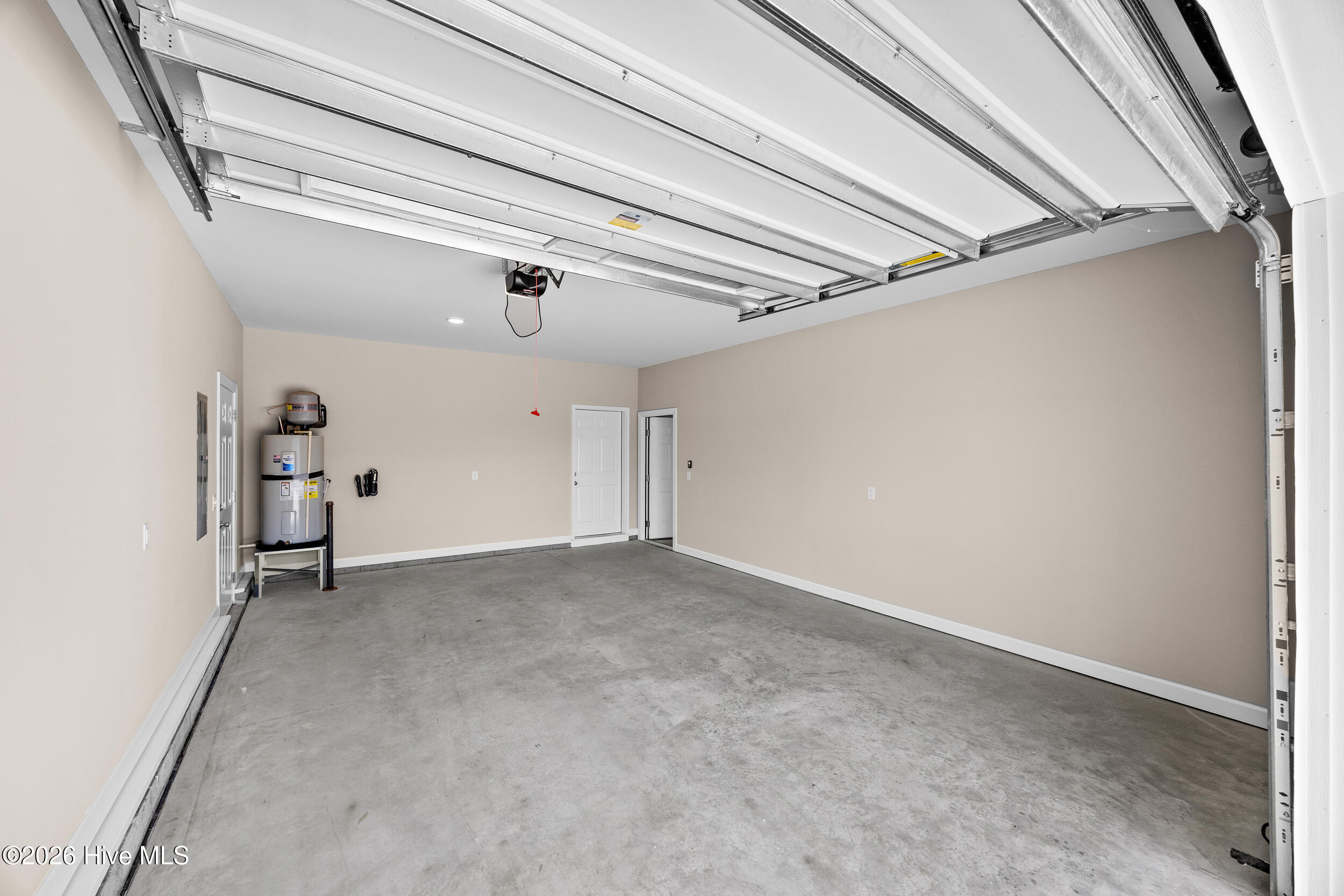 100545866 | Photo 37