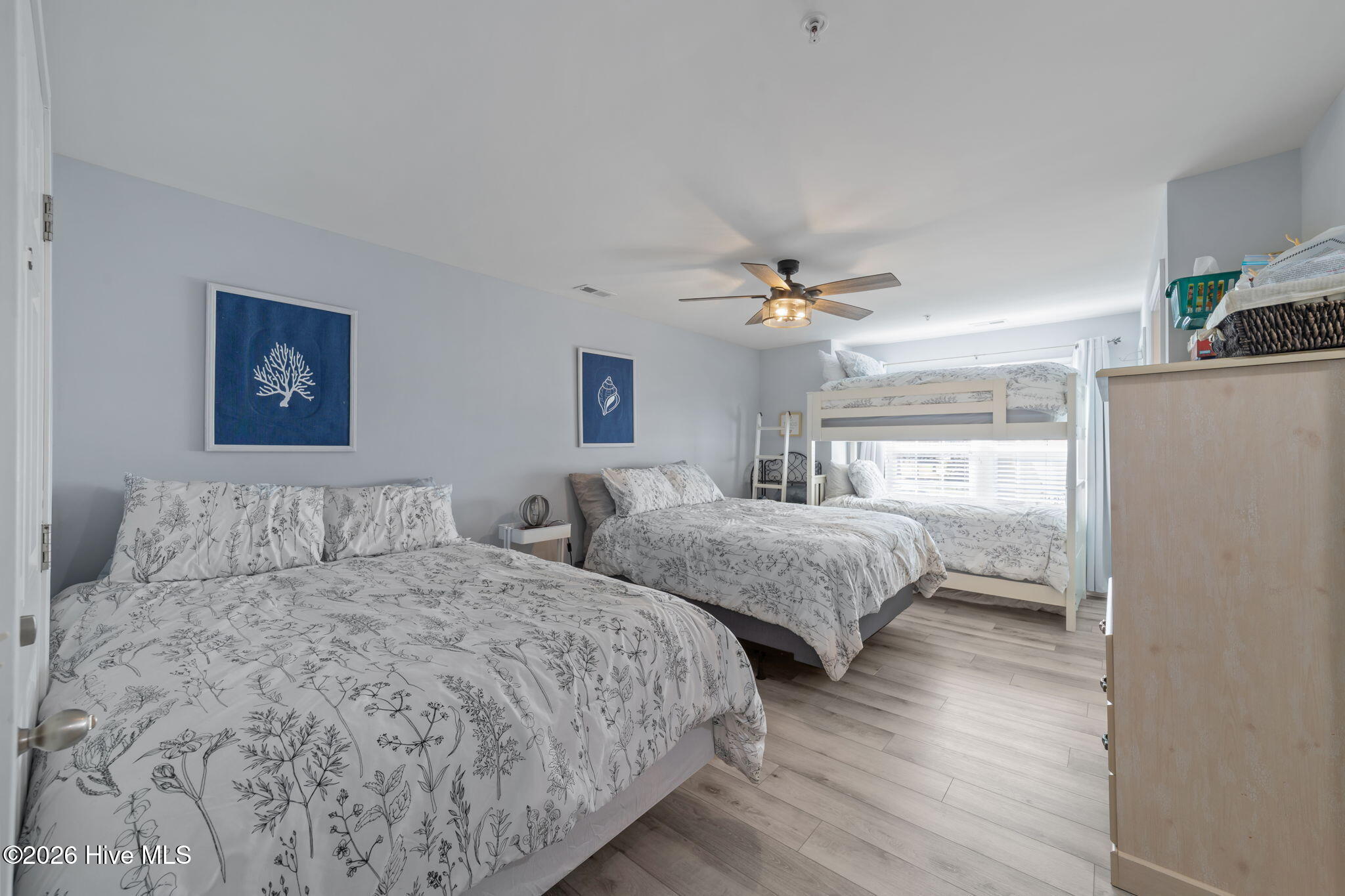 100561049 | Photo 18