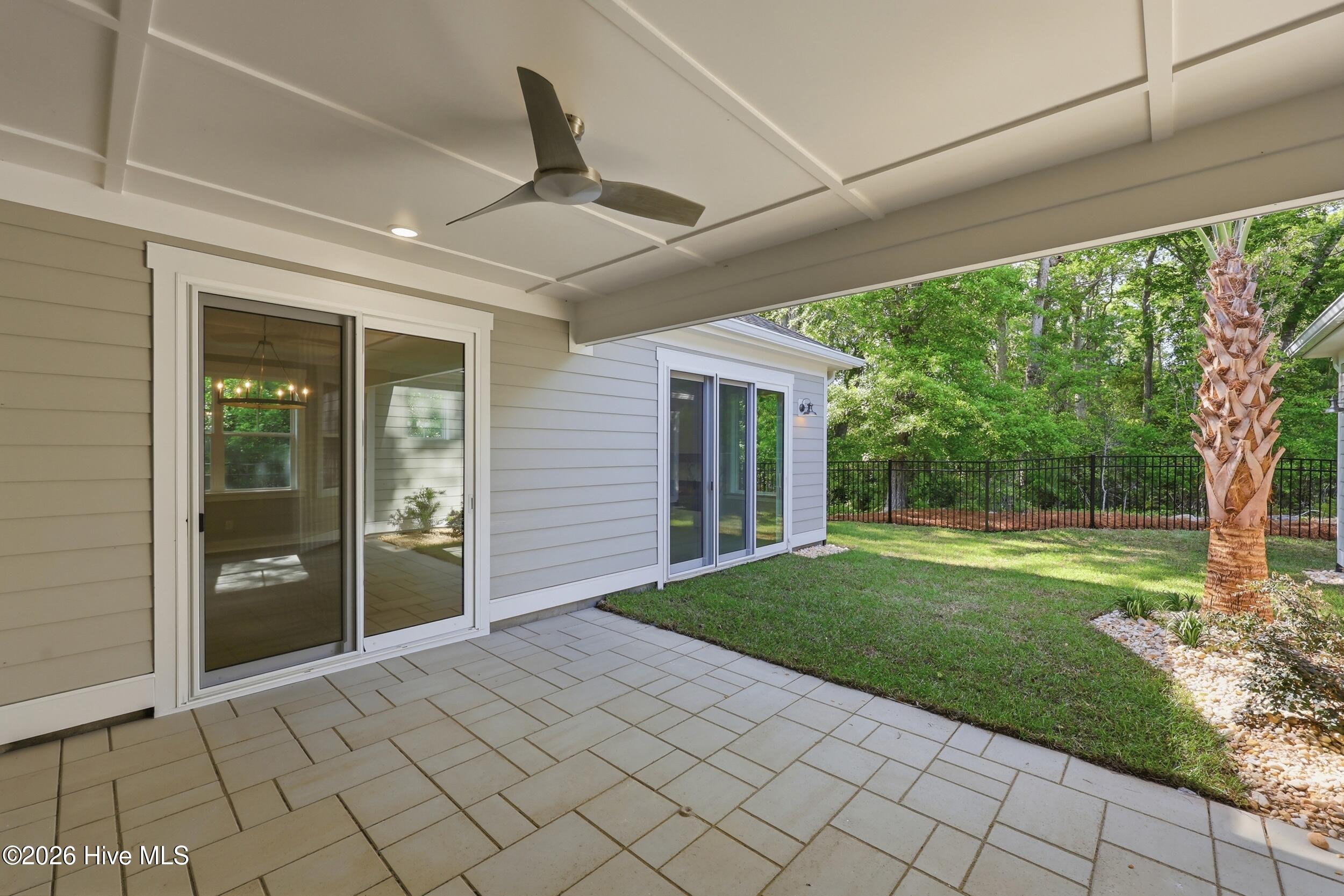 100548658 | Photo 23