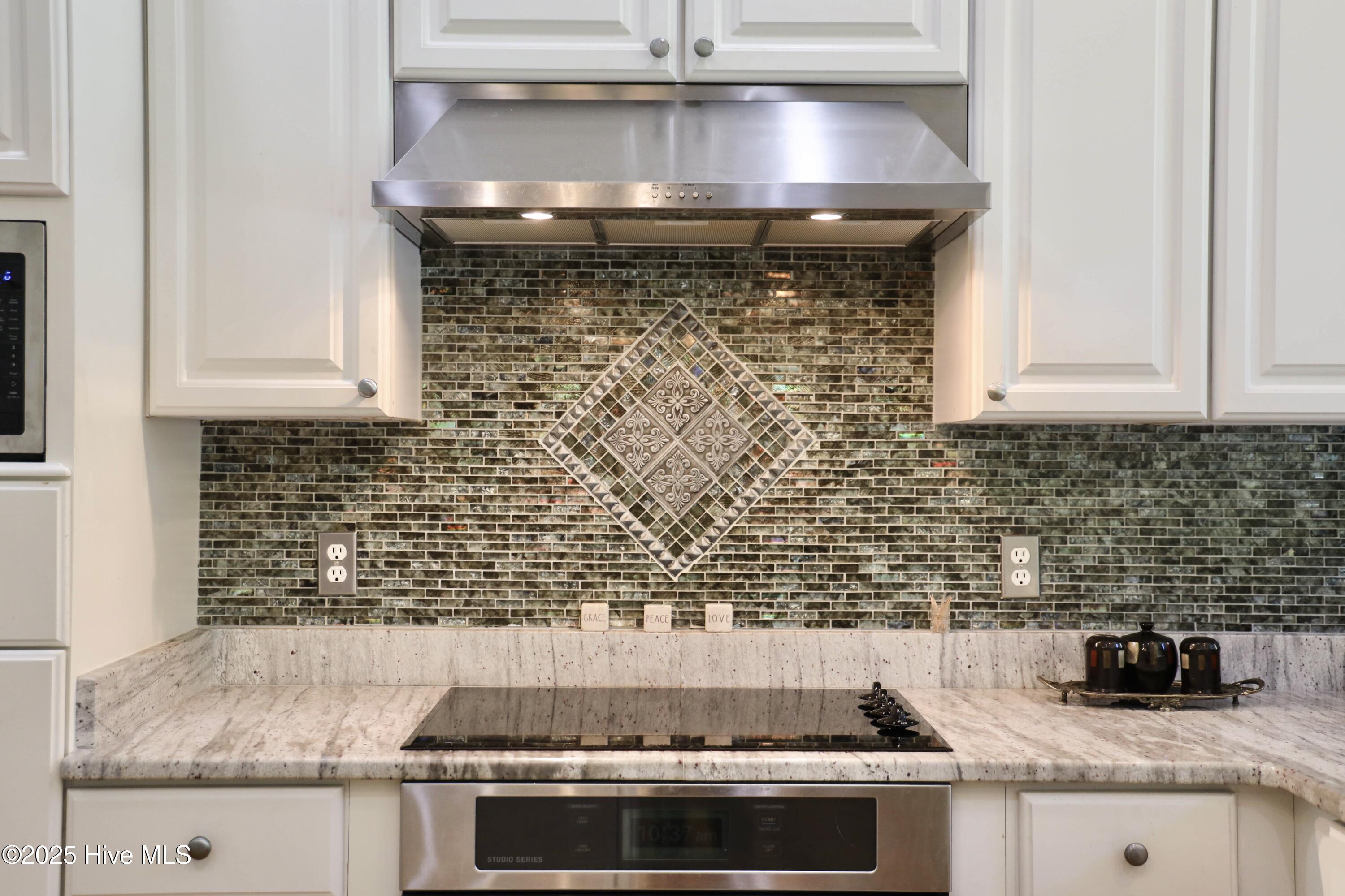 100561292 | Photo 21