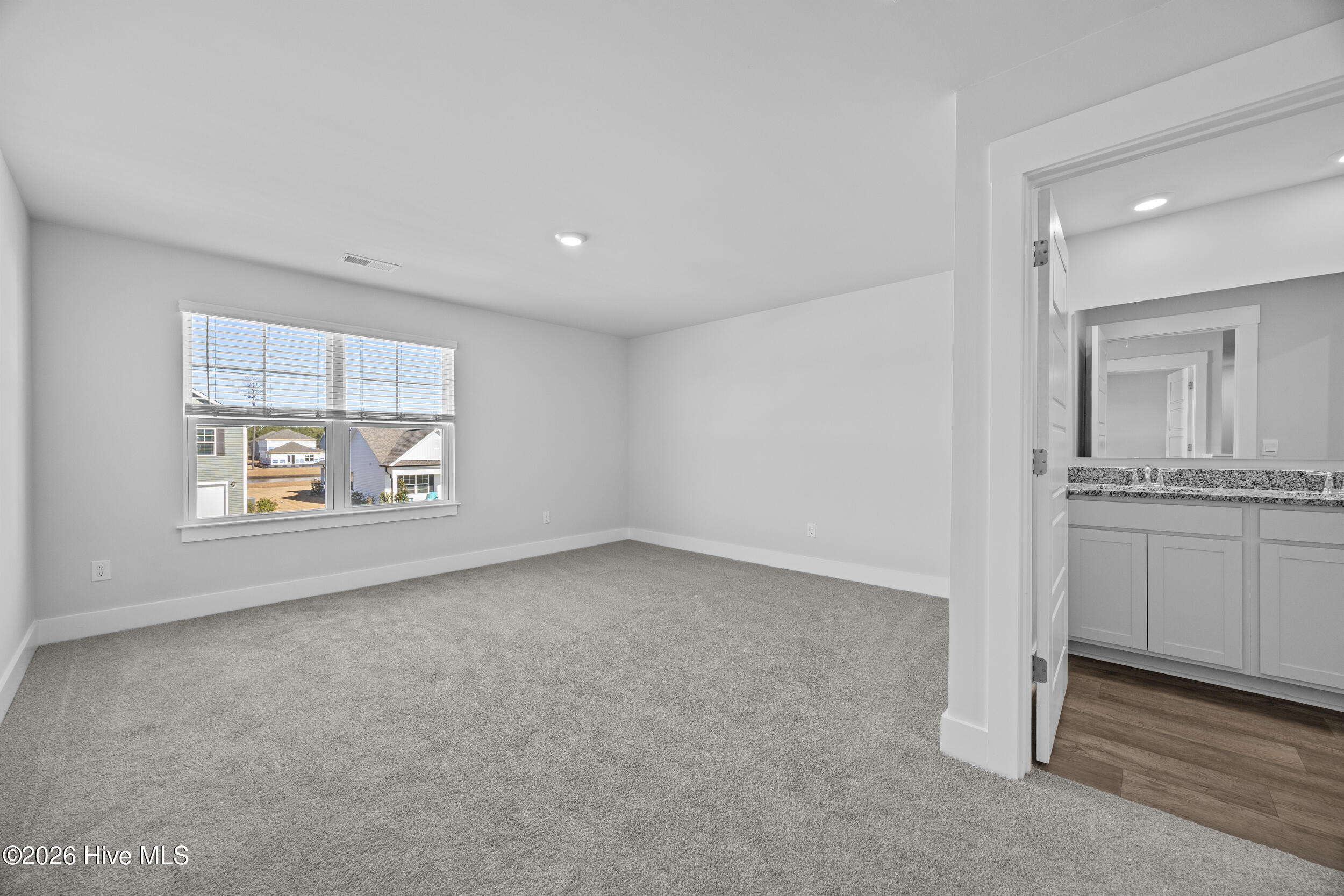 100547458 | Photo 24