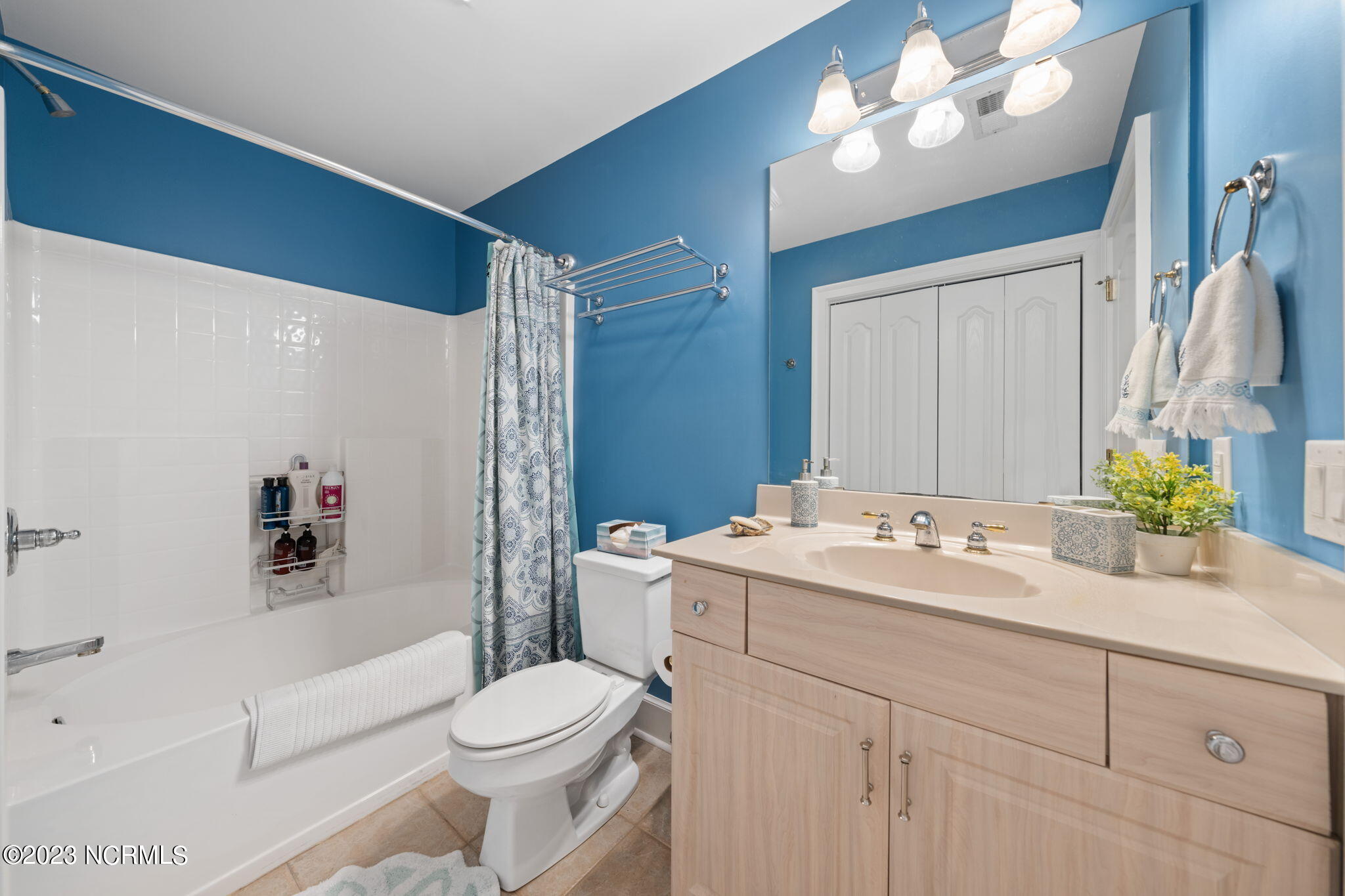 100563766 | Photo 38