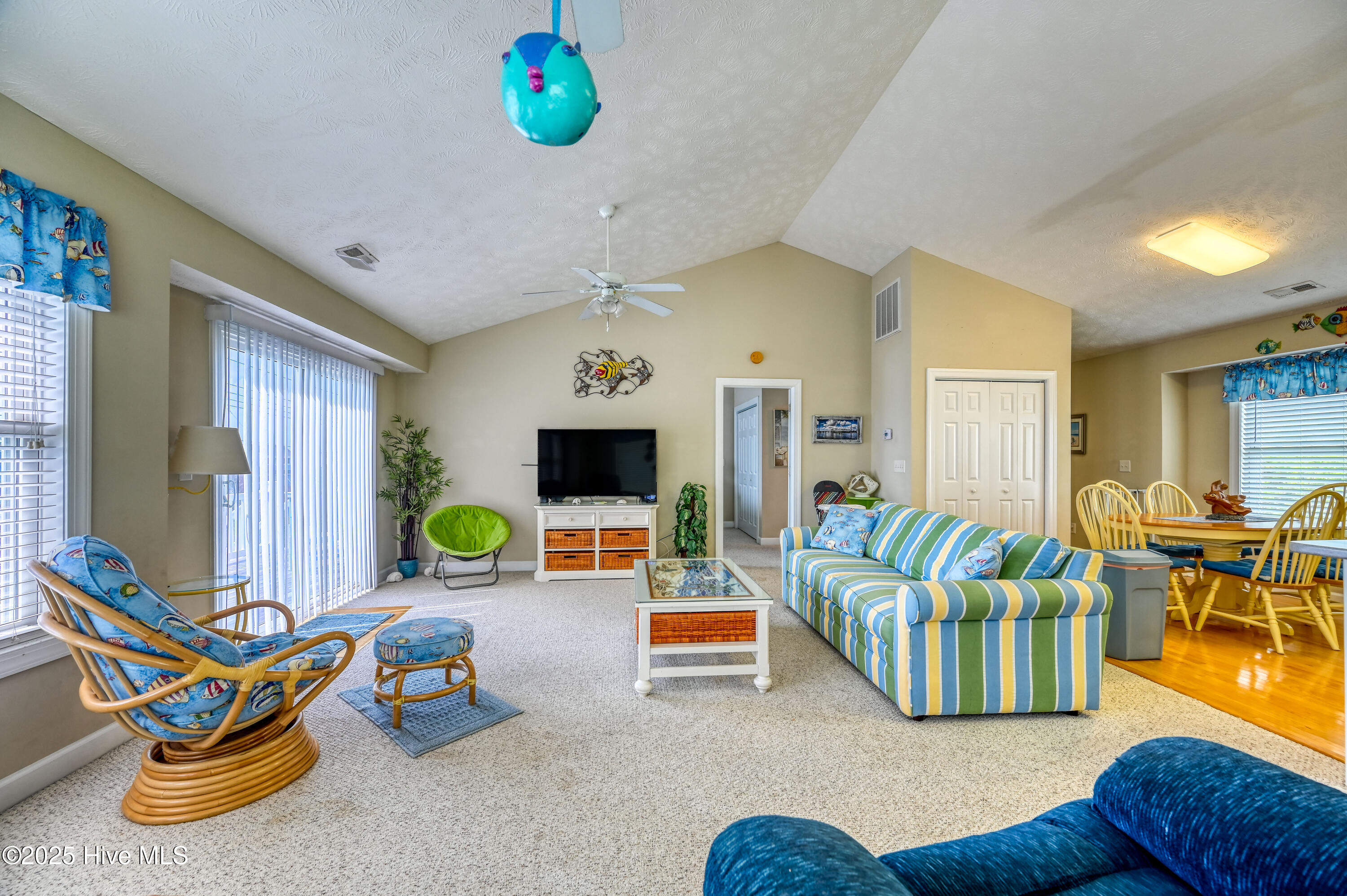 100502638 | Photo 16