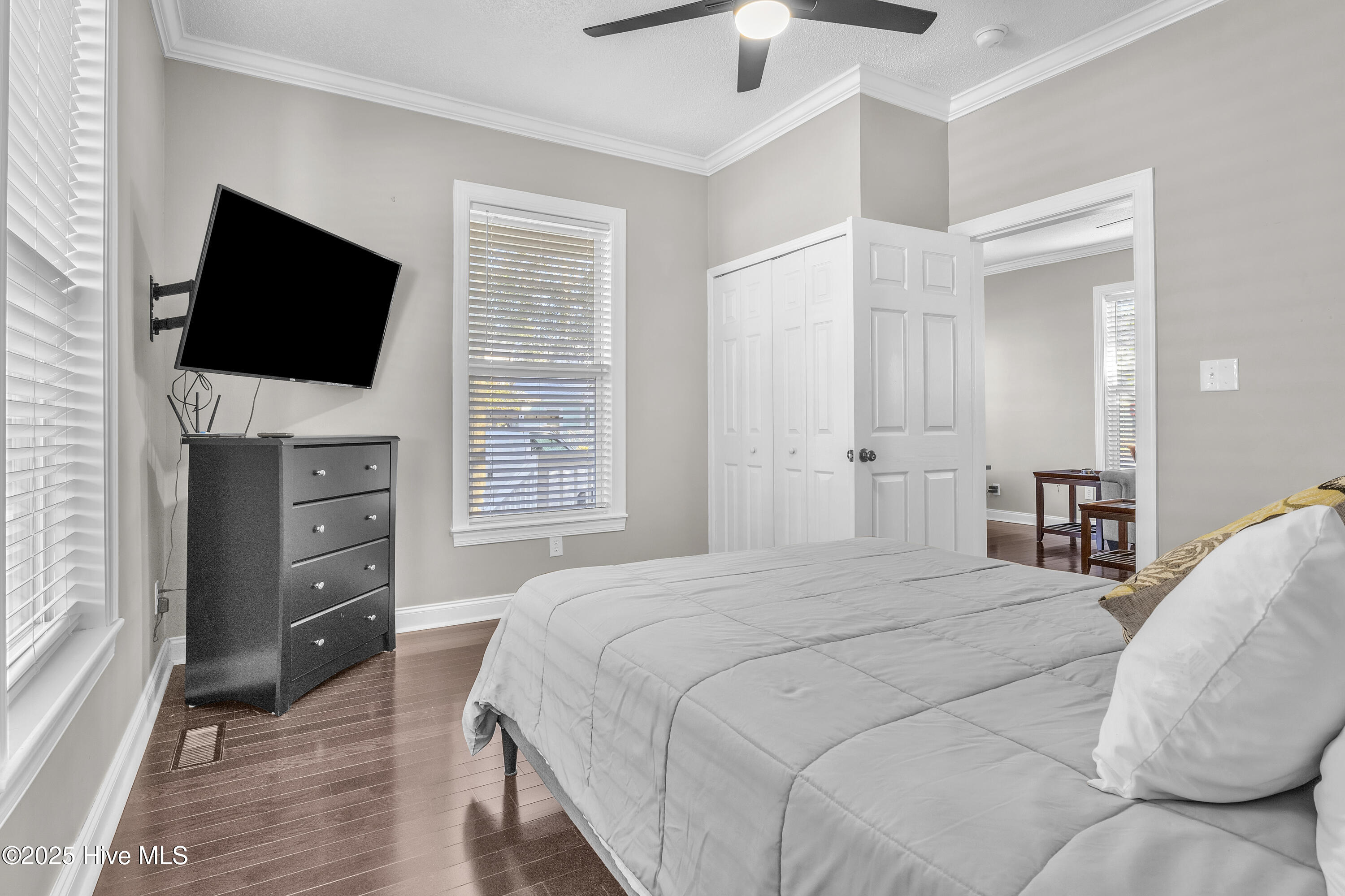 100548856 | Photo 16