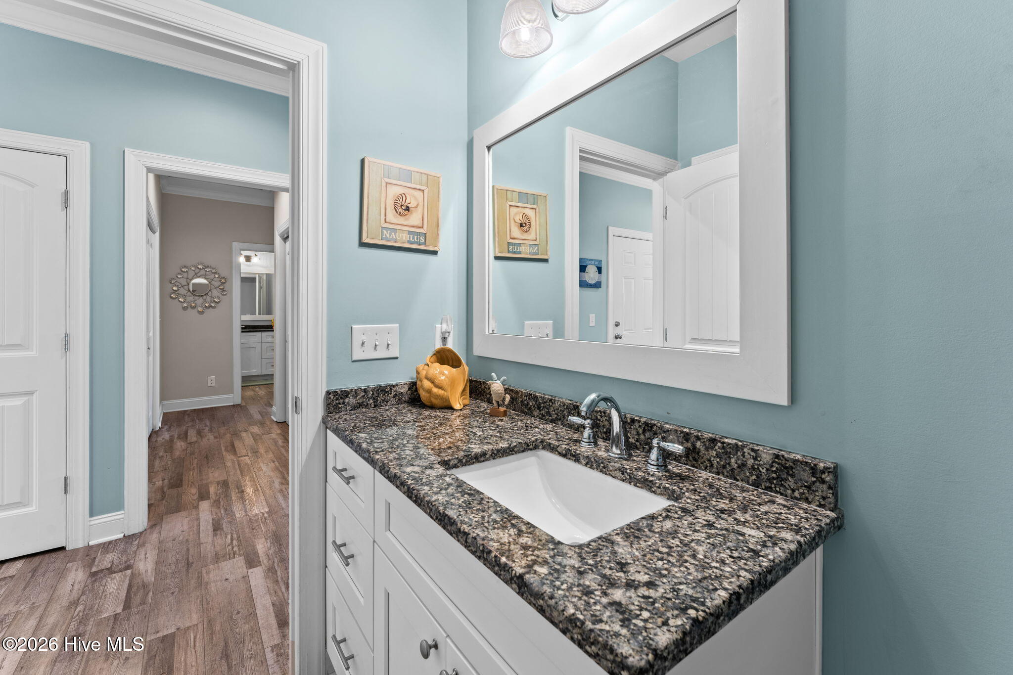 100552561 | Photo 16