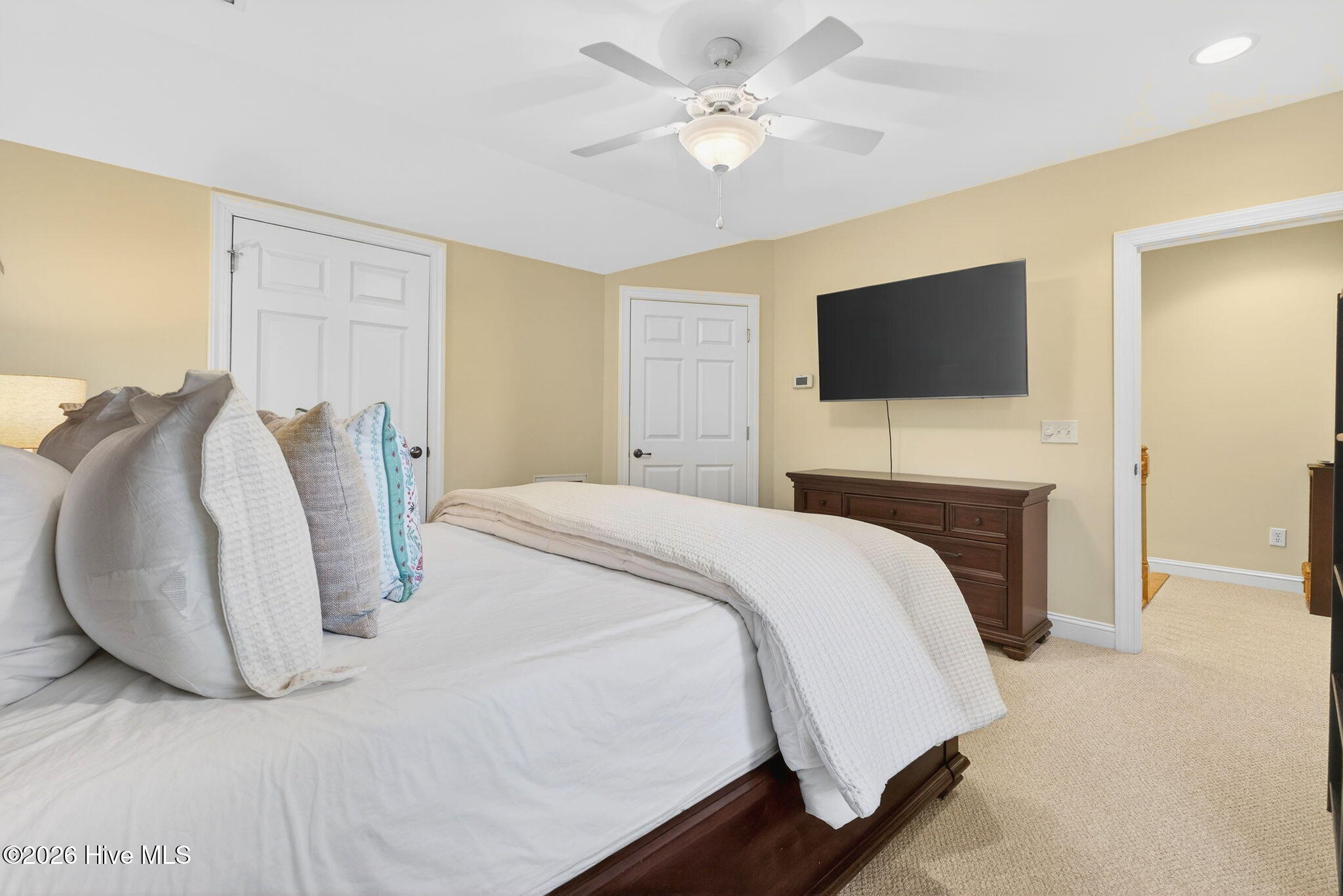 100561397 | Photo 65