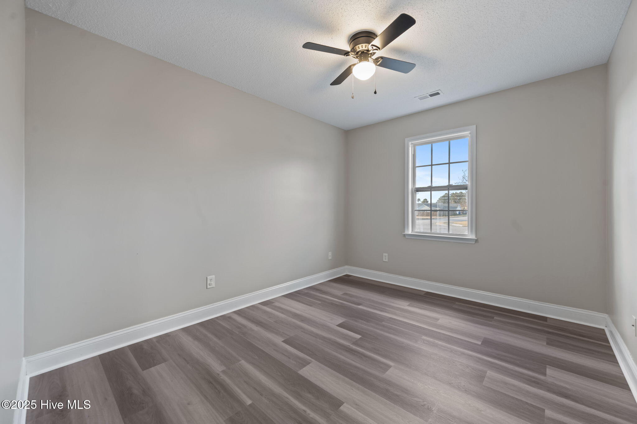 100547097 | Photo 24