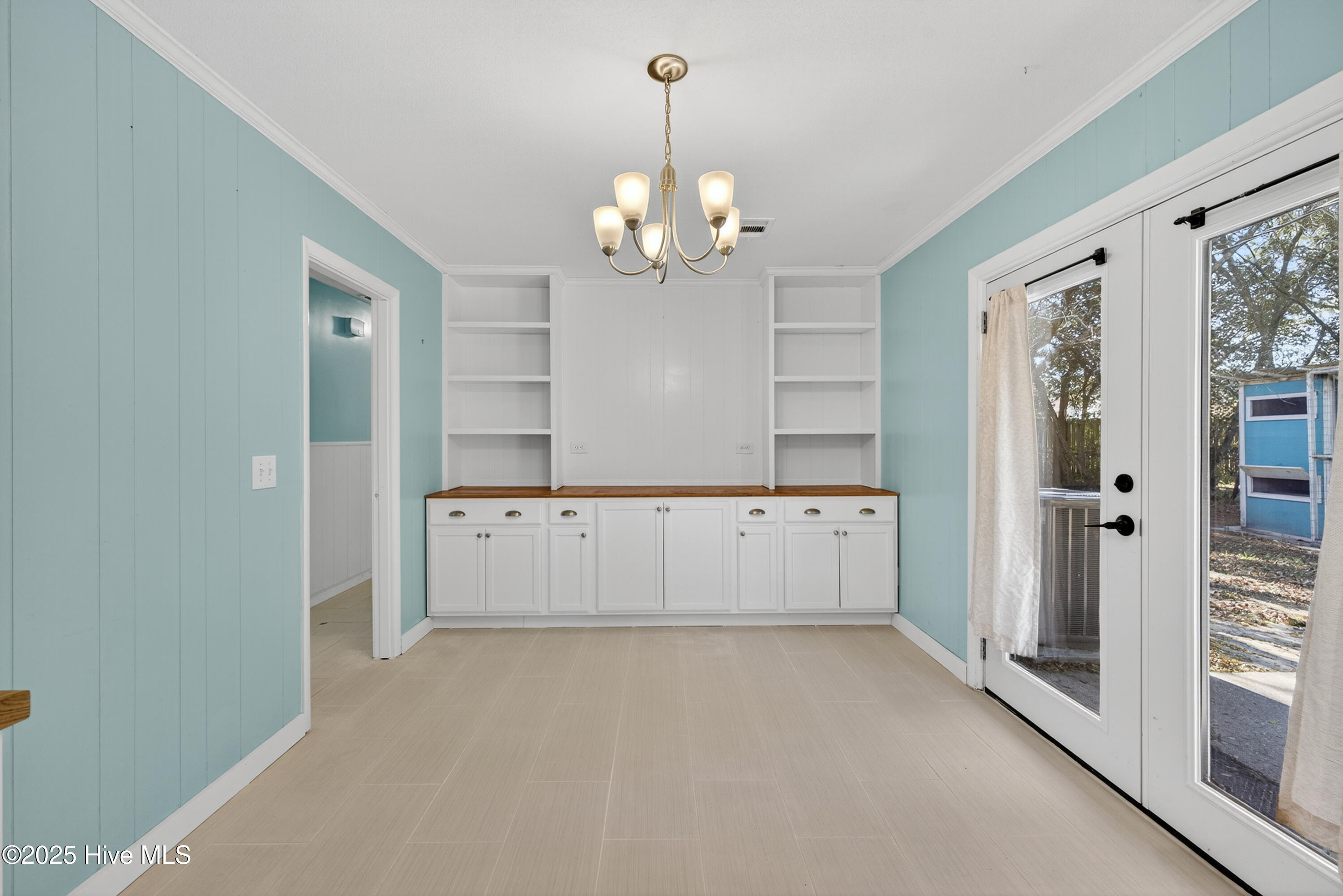 100541302 | Photo 14