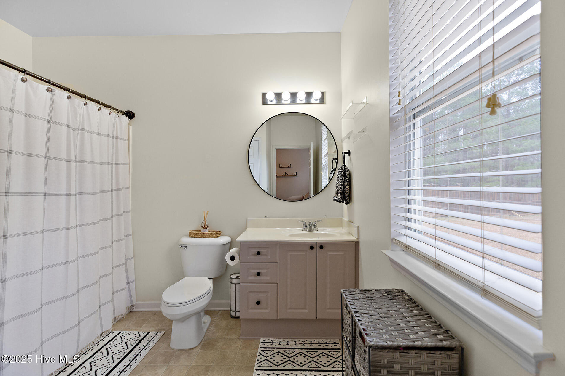 100546860 | Photo 17