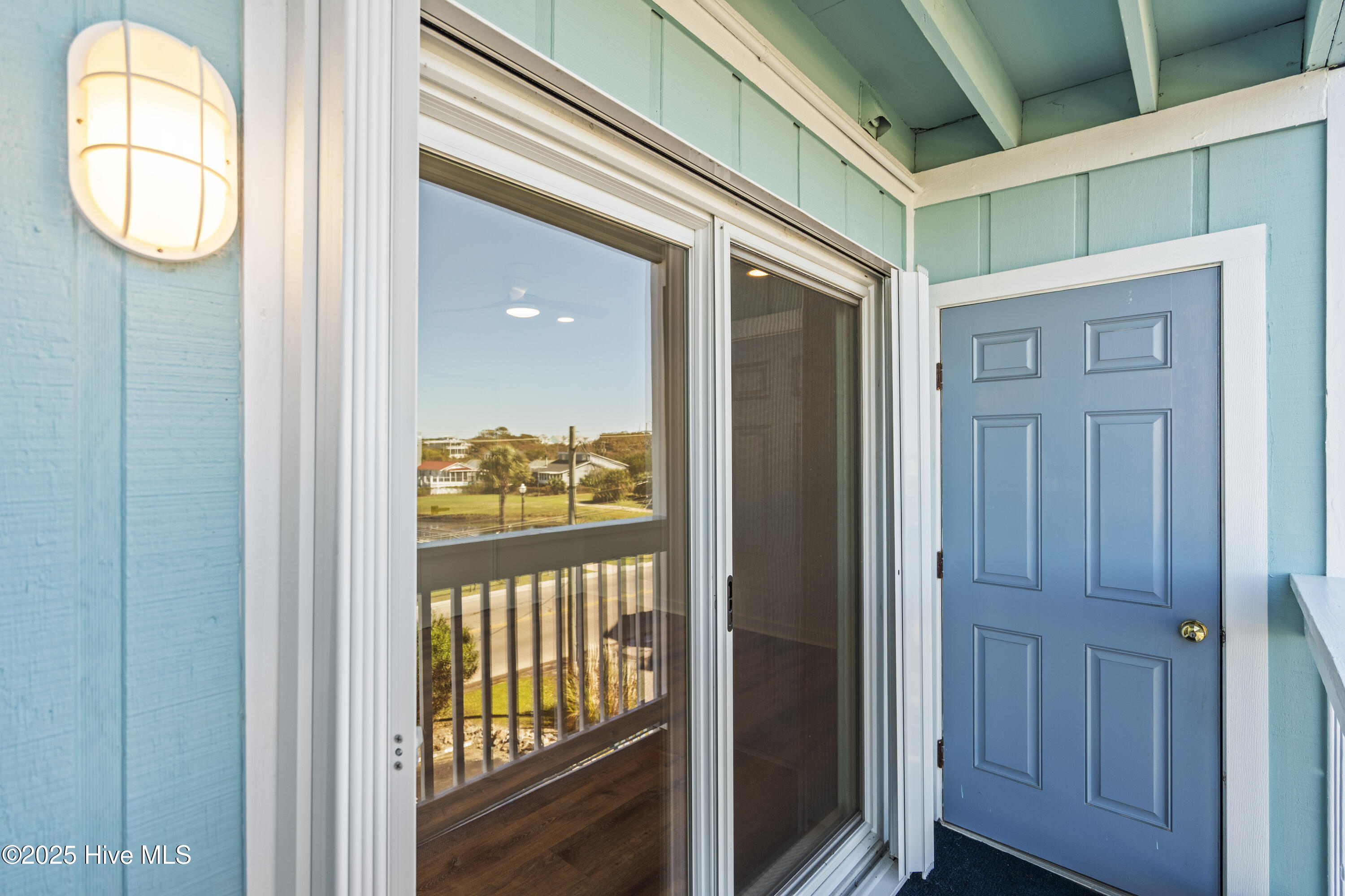 100537895 | Photo 35