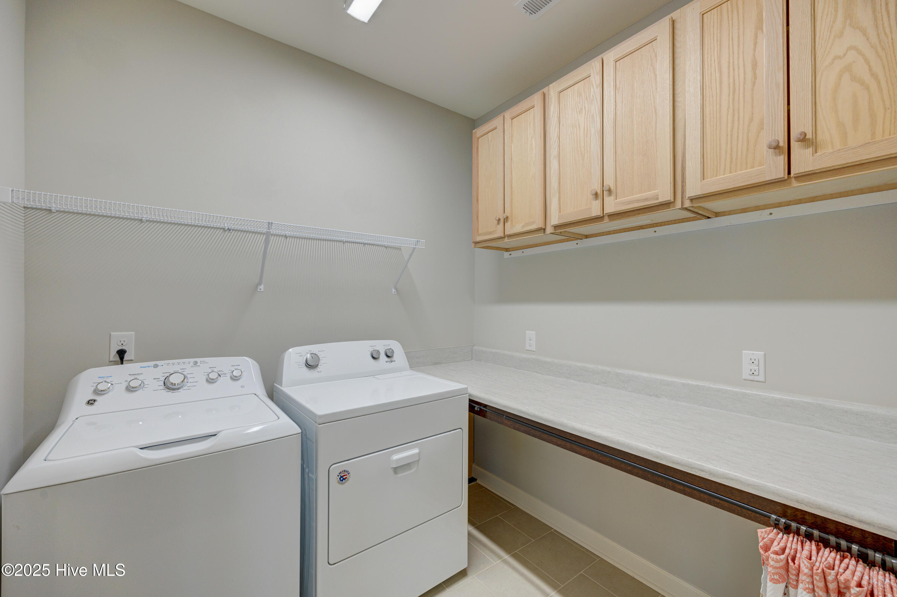 100533890 | Photo 25