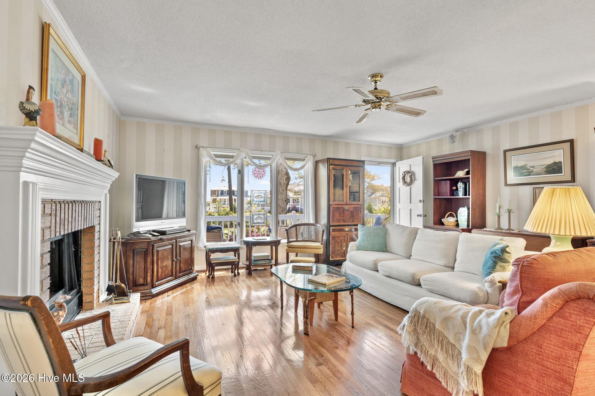 100561830 | Photo 10