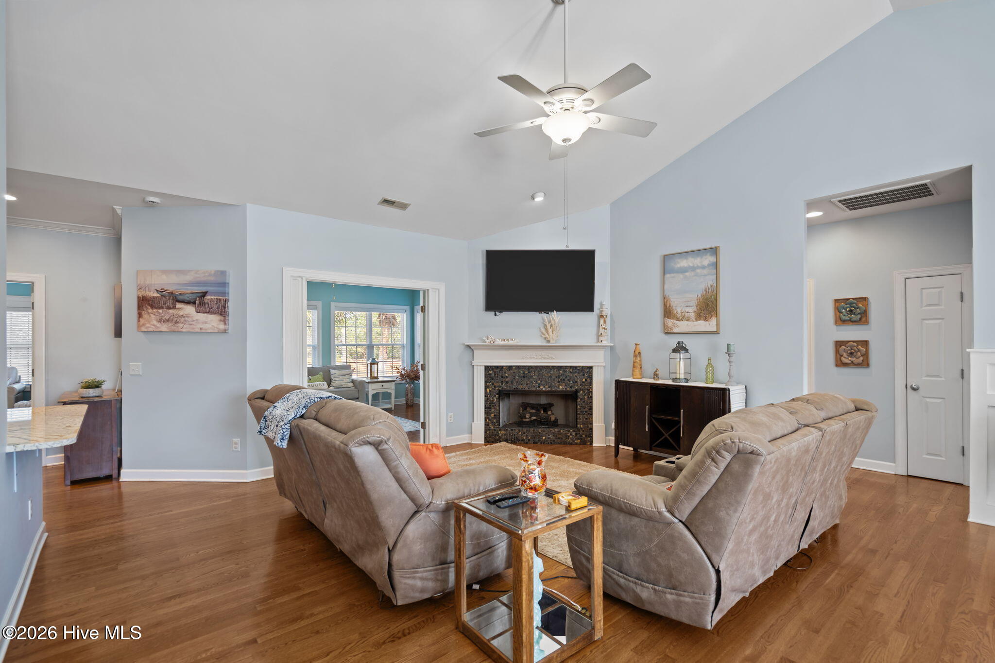 100559700 | Photo 10