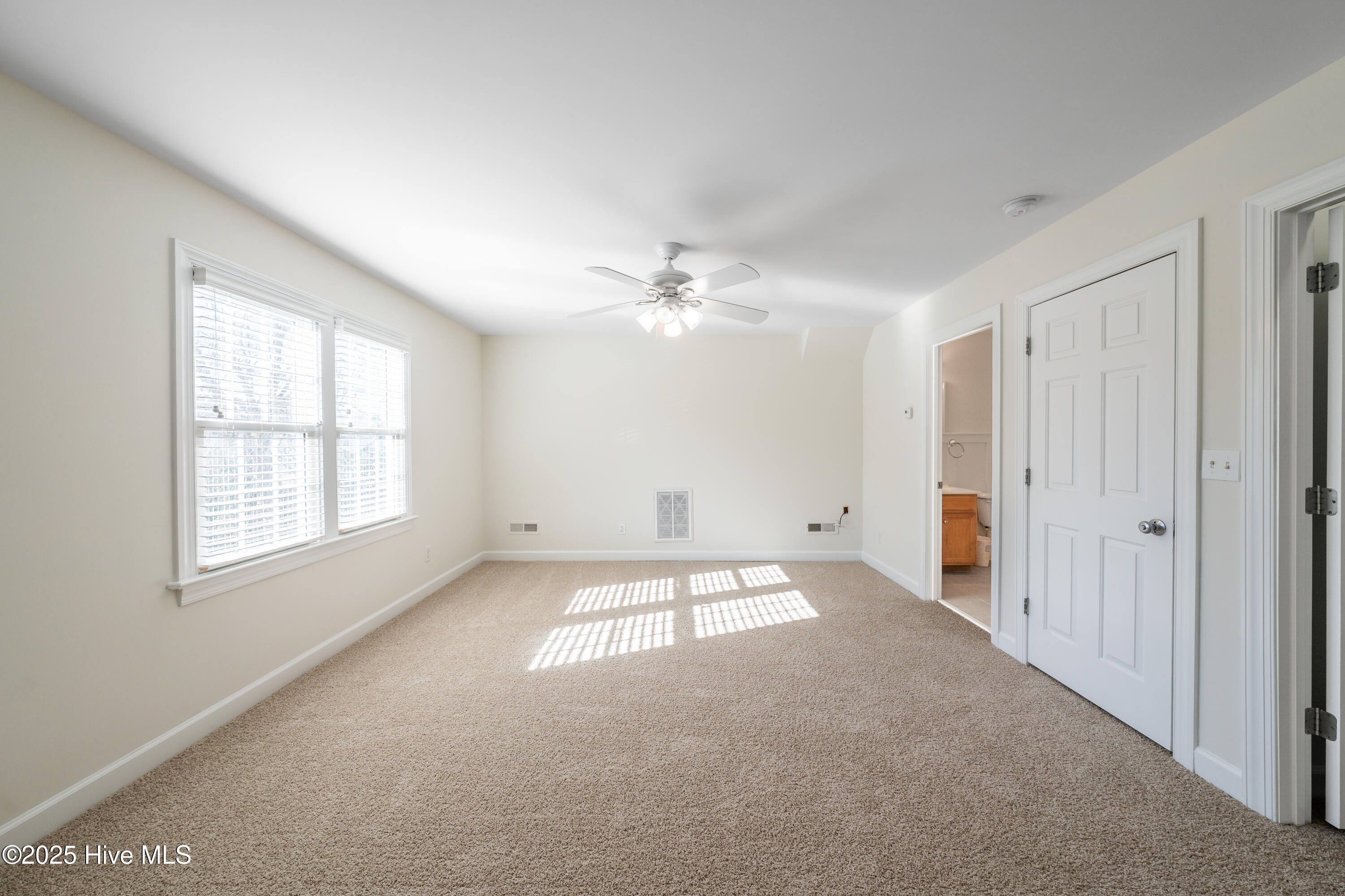 100497692 | Photo 34