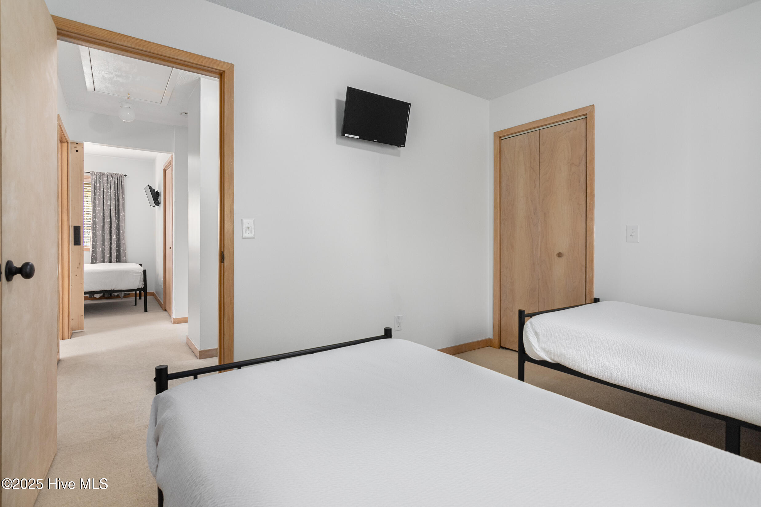 100526101 | Photo 24