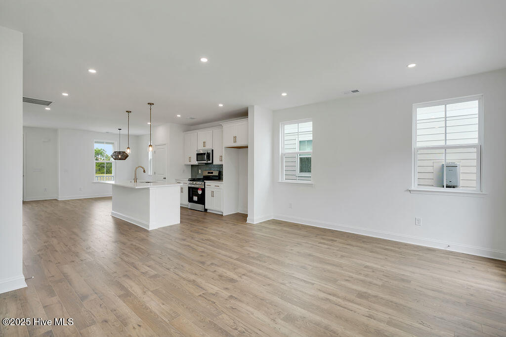 100540723 | Photo 23