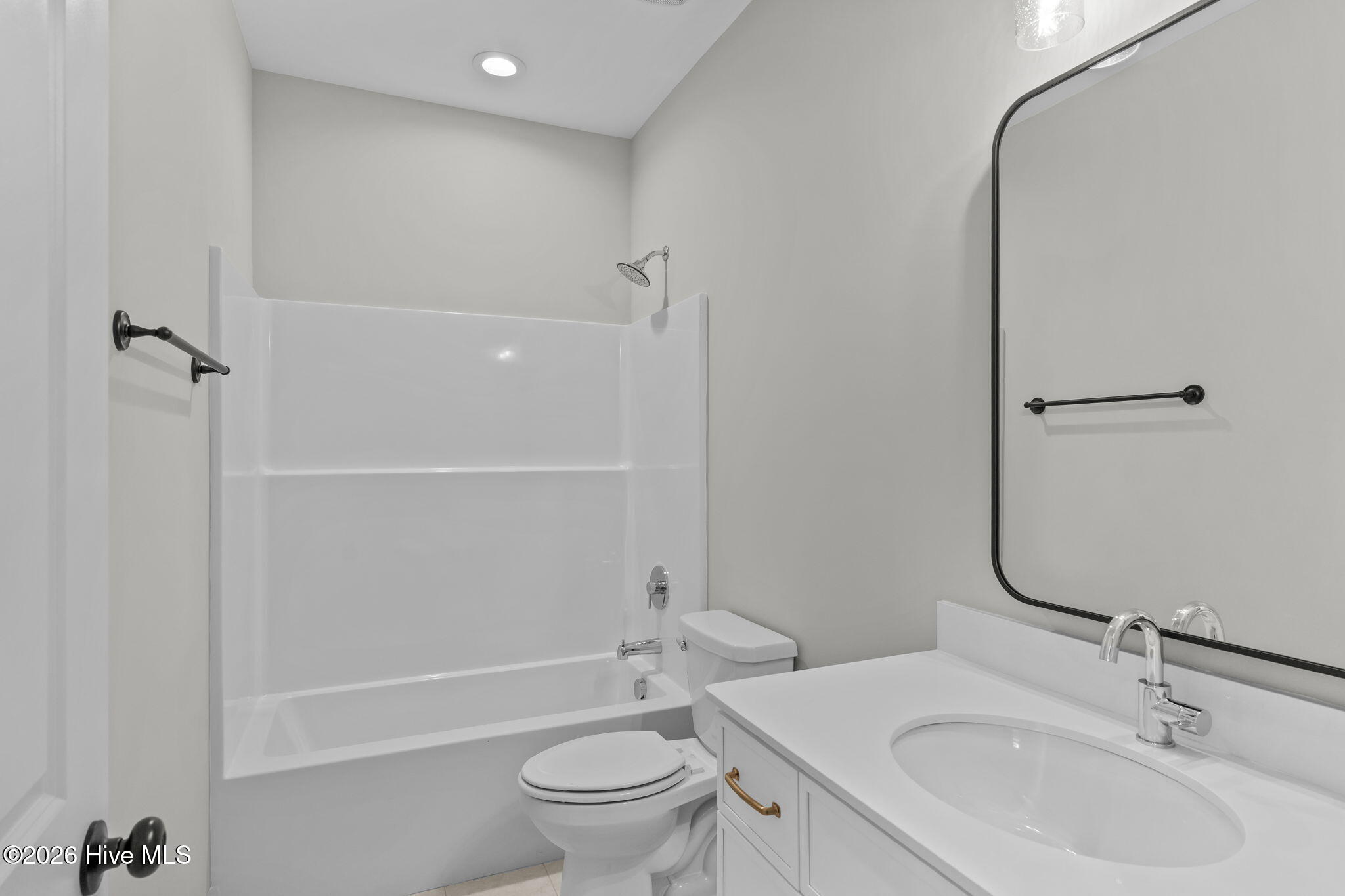 100548925 | Photo 36