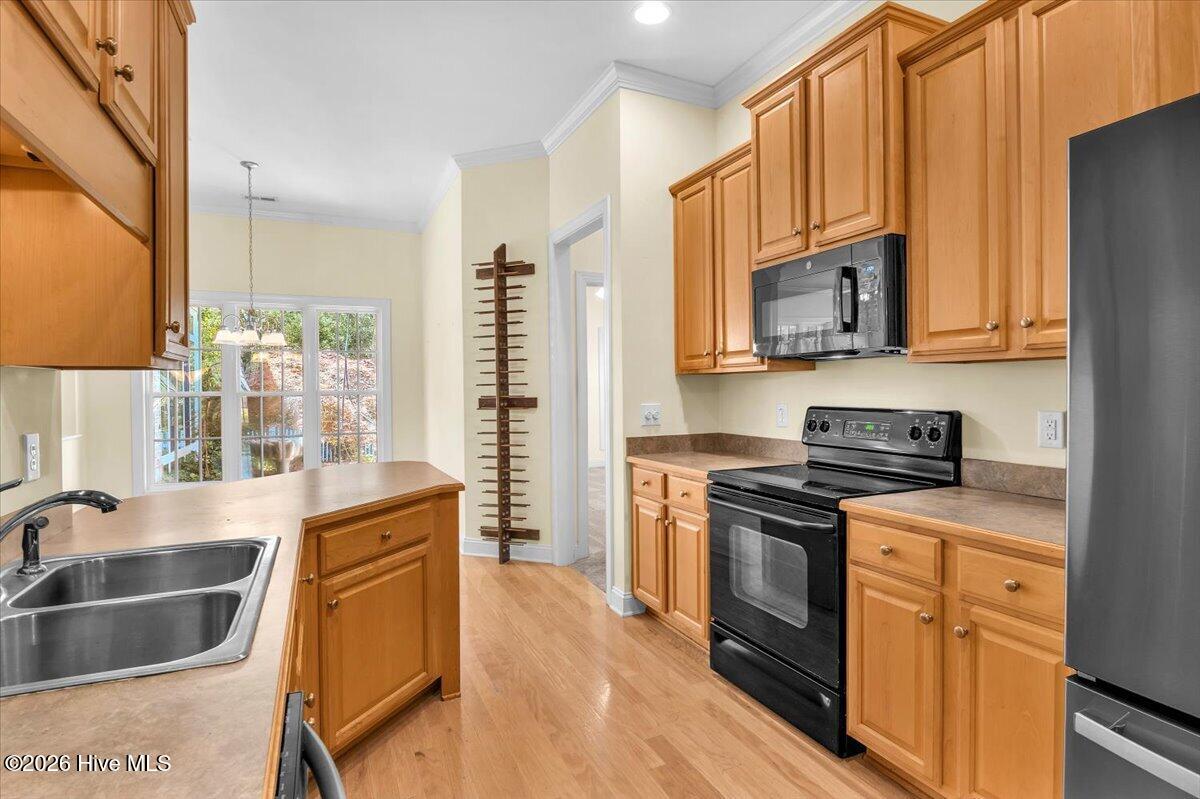 100569829 | Photo 27