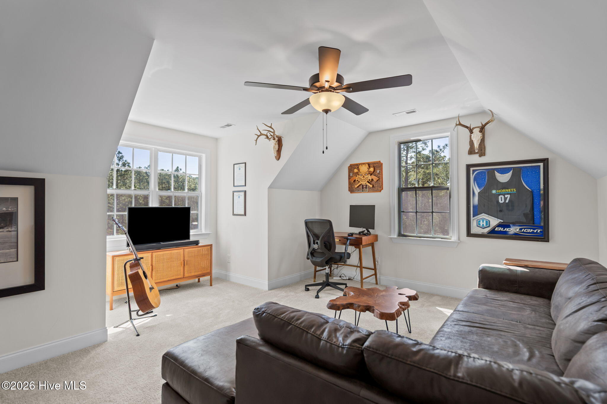 100557653 | Photo 33