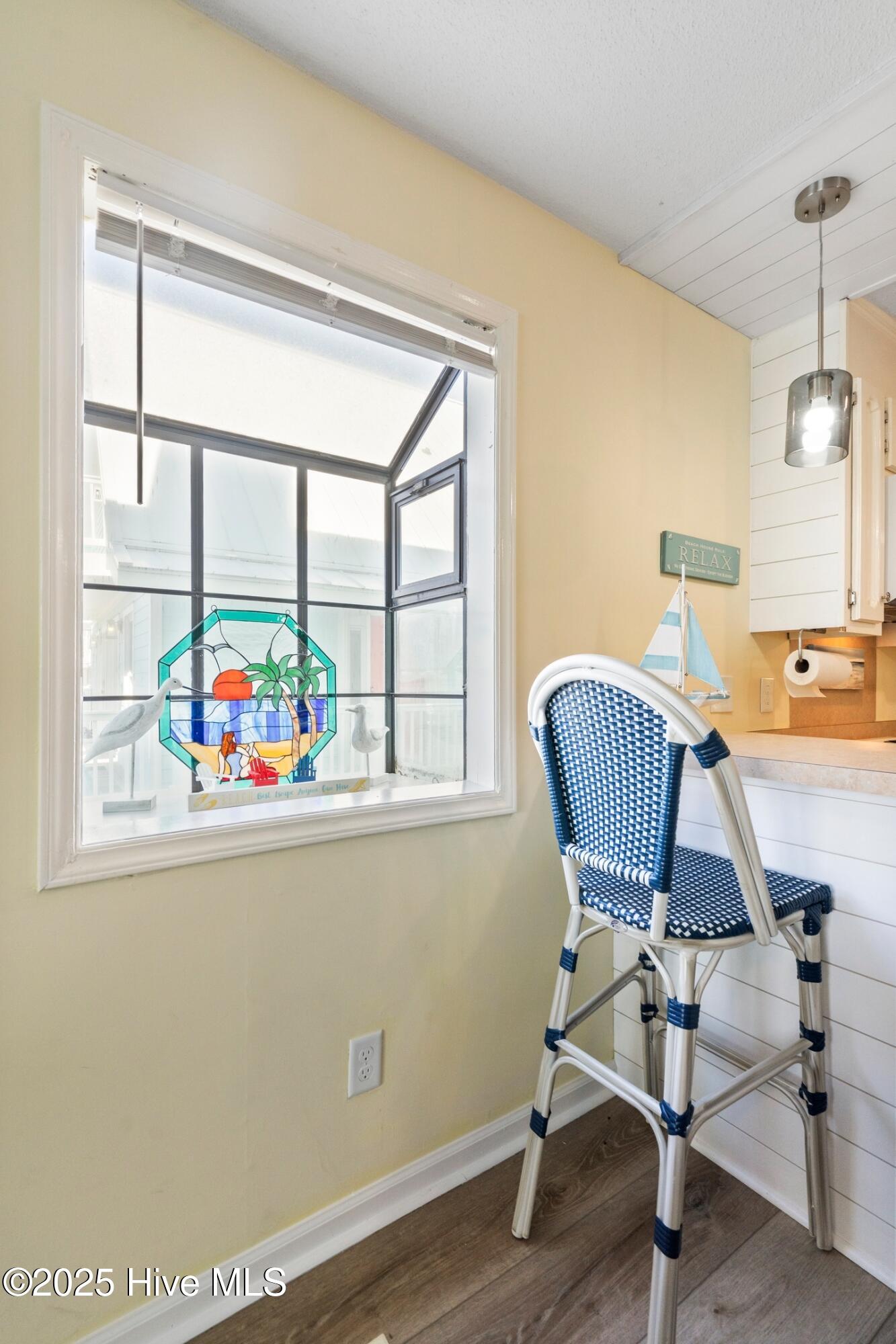 100536388 | Photo 15