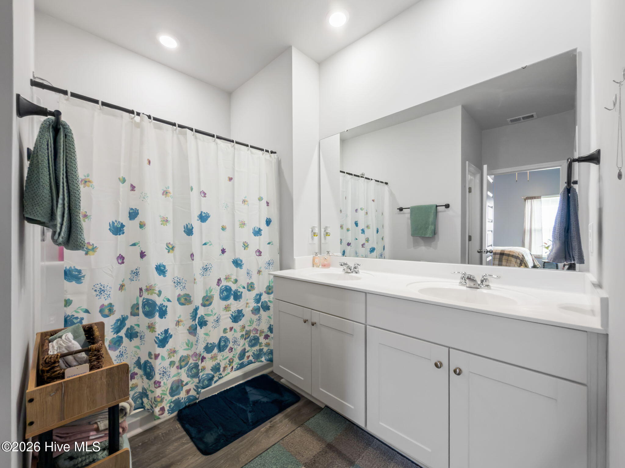 100561808 | Photo 11