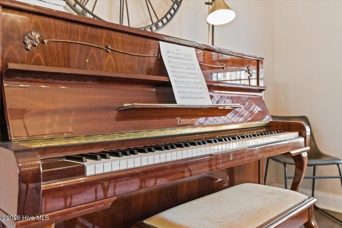 100548136 | Photo 48