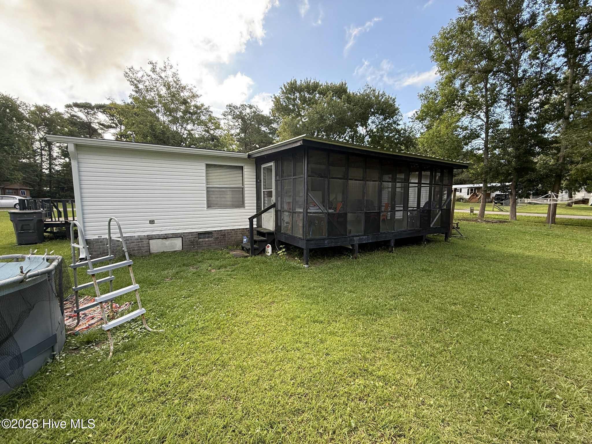 100549853 | Photo 18