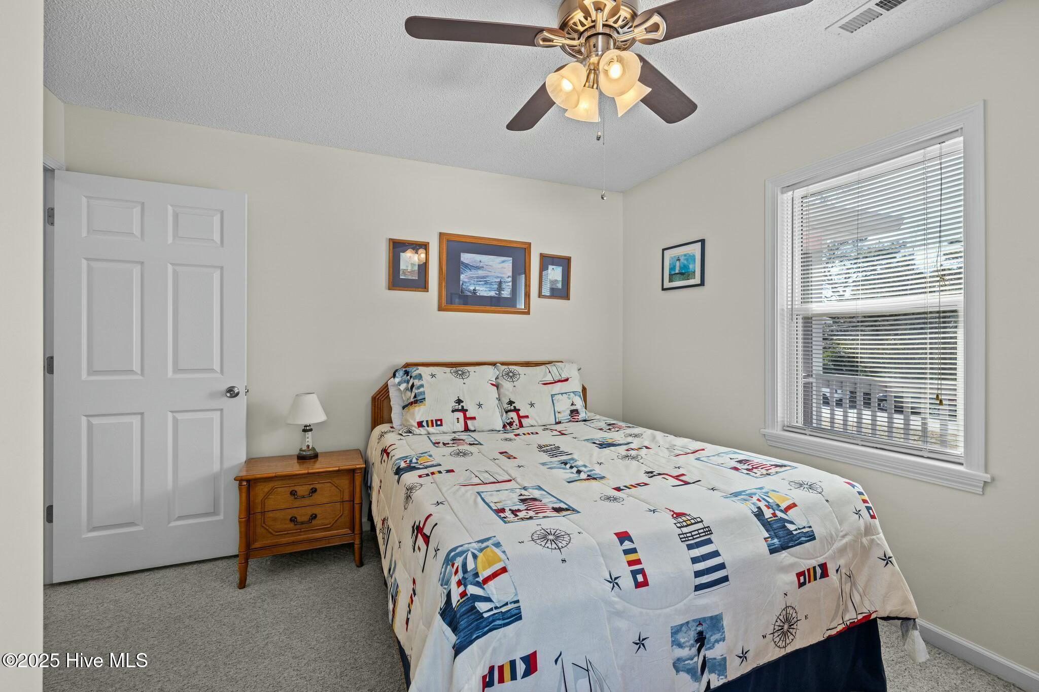 100490035 | Photo 40