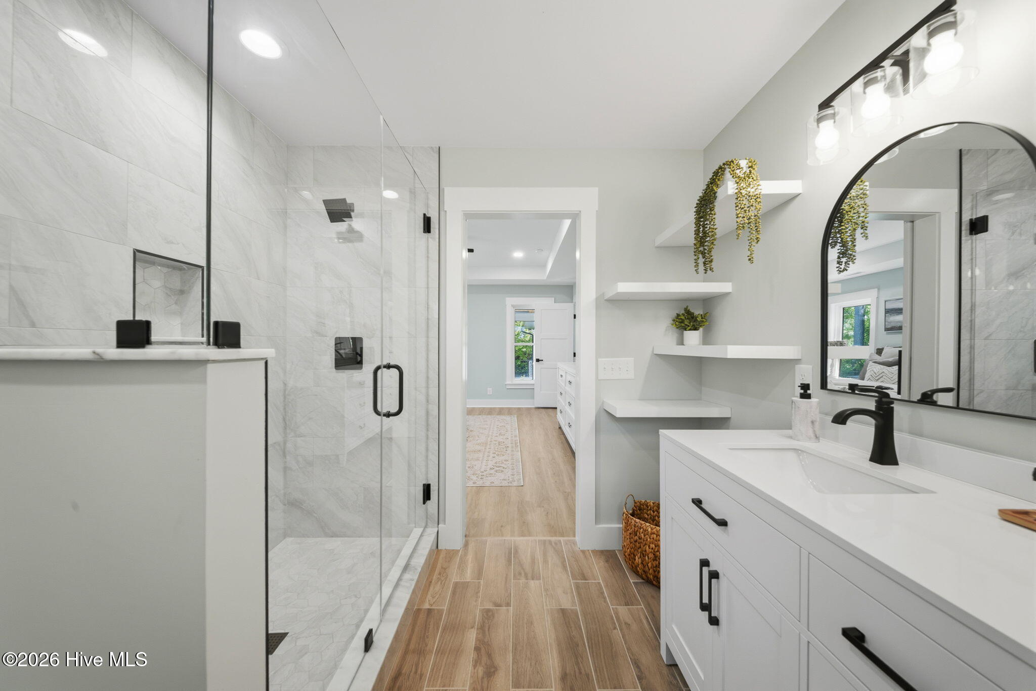 100569769 | Photo 42