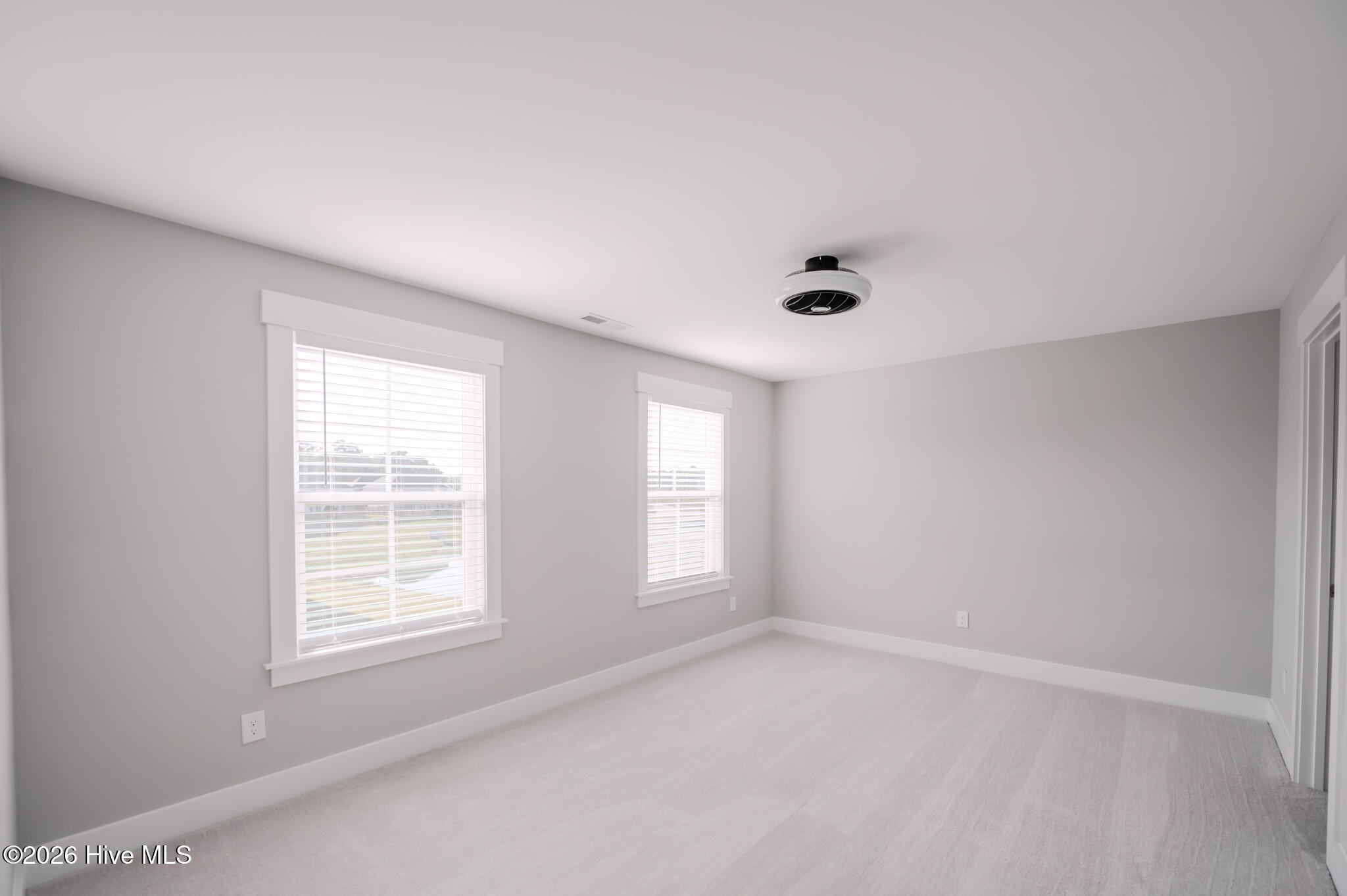 100567790 | Photo 56