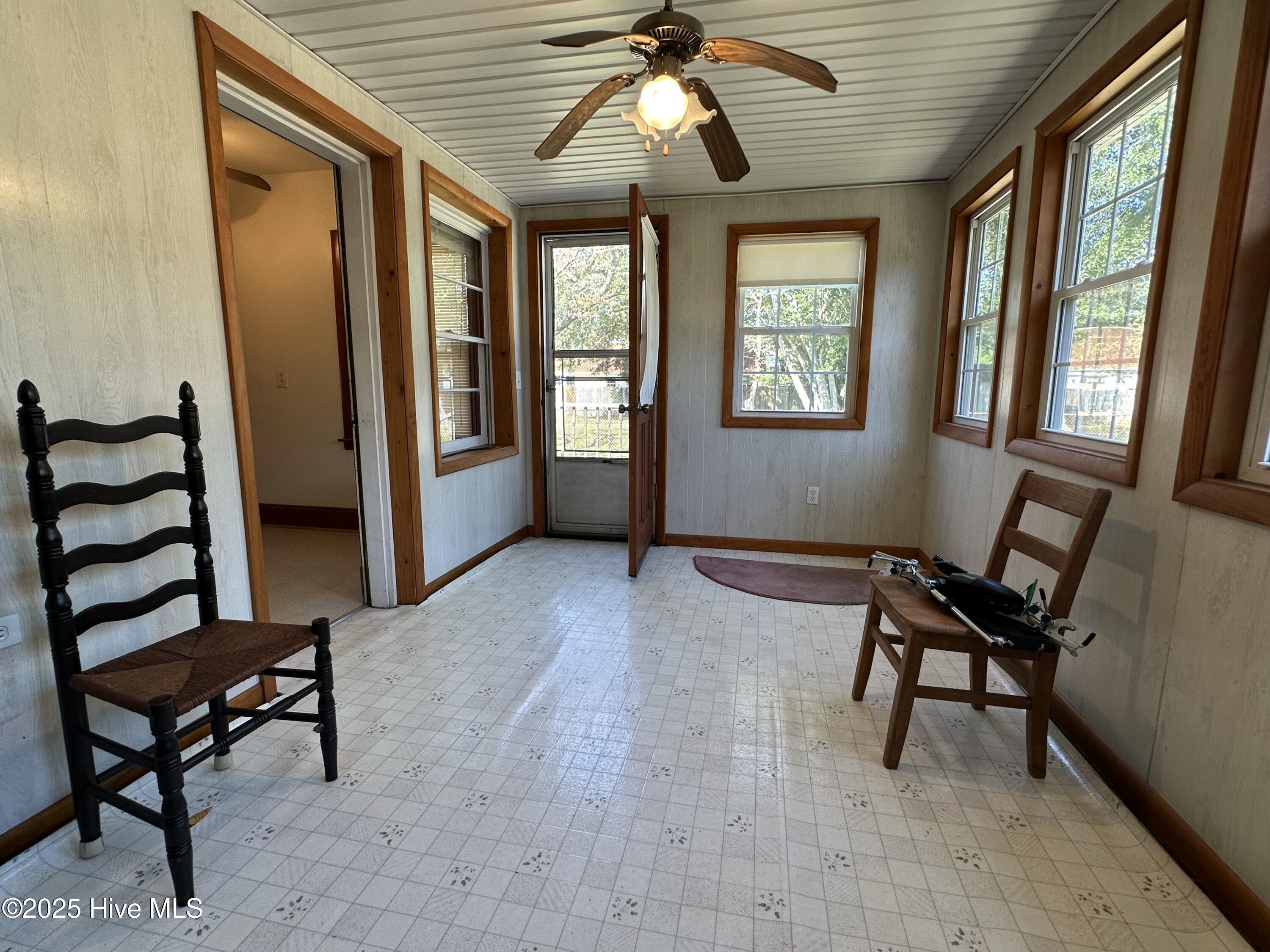 100532099 | Photo 11