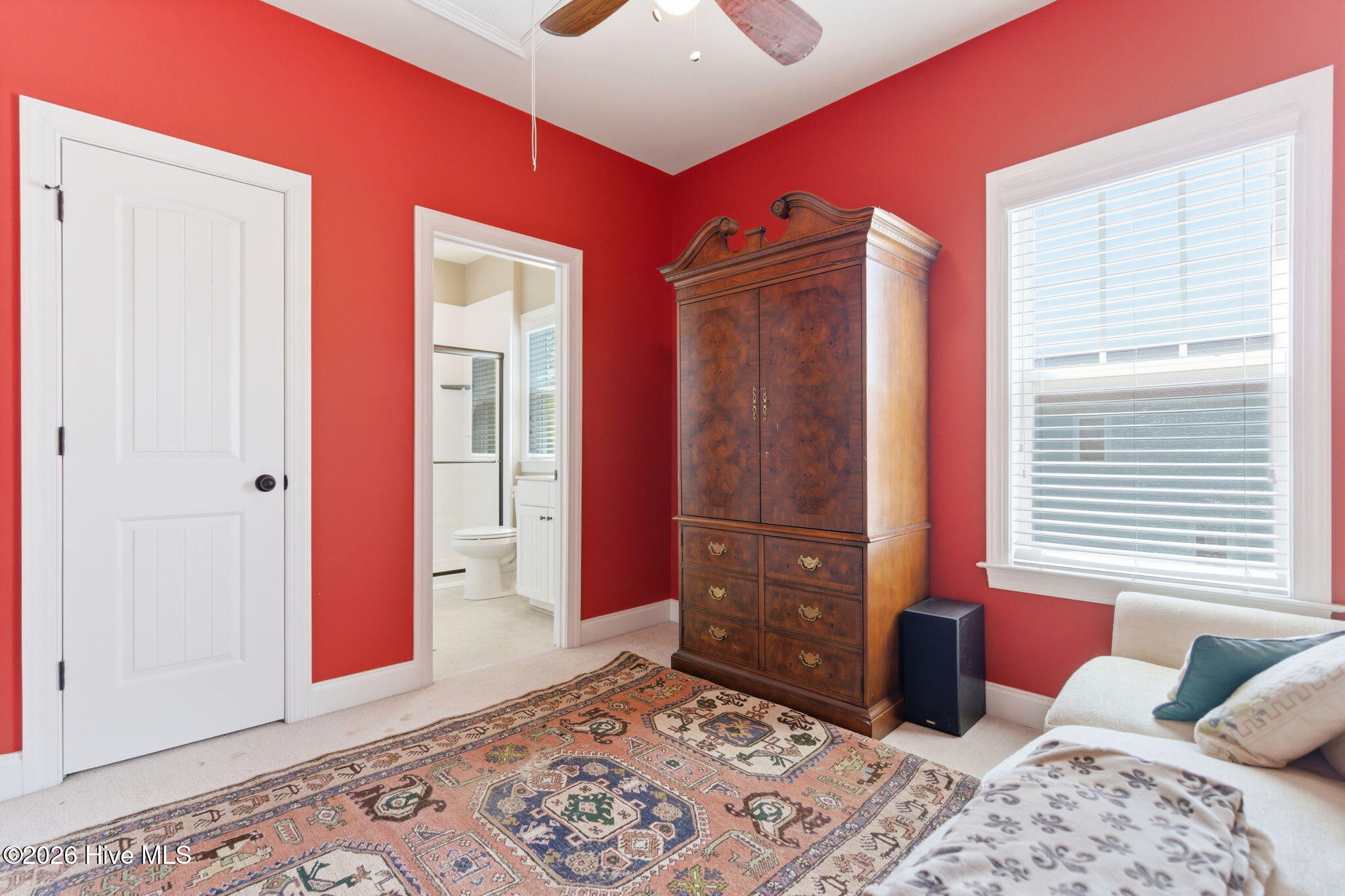 100569700 | Photo 42