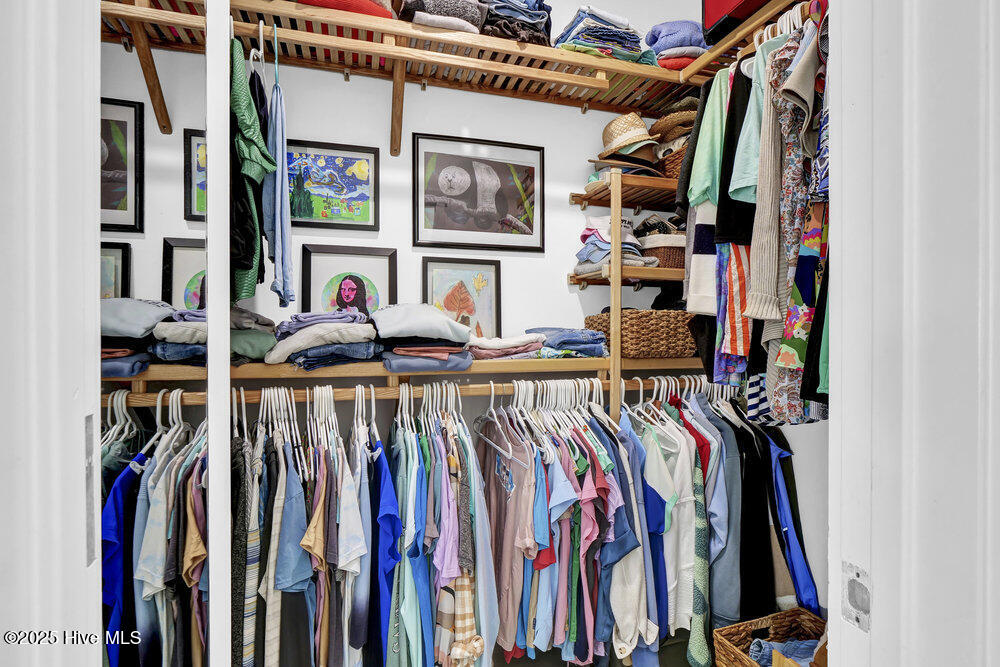 100538818 | Photo 19