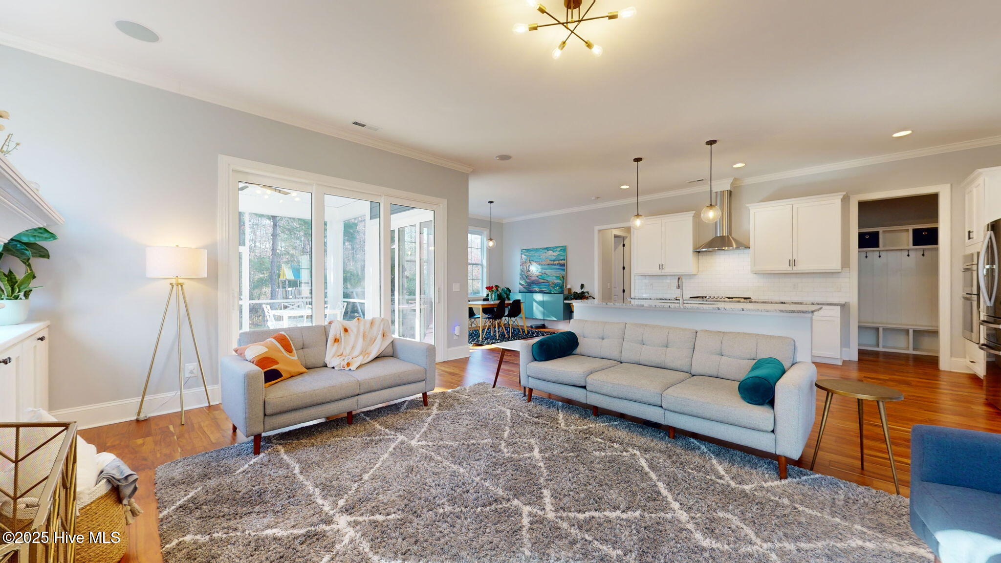 100518593 | Photo 15