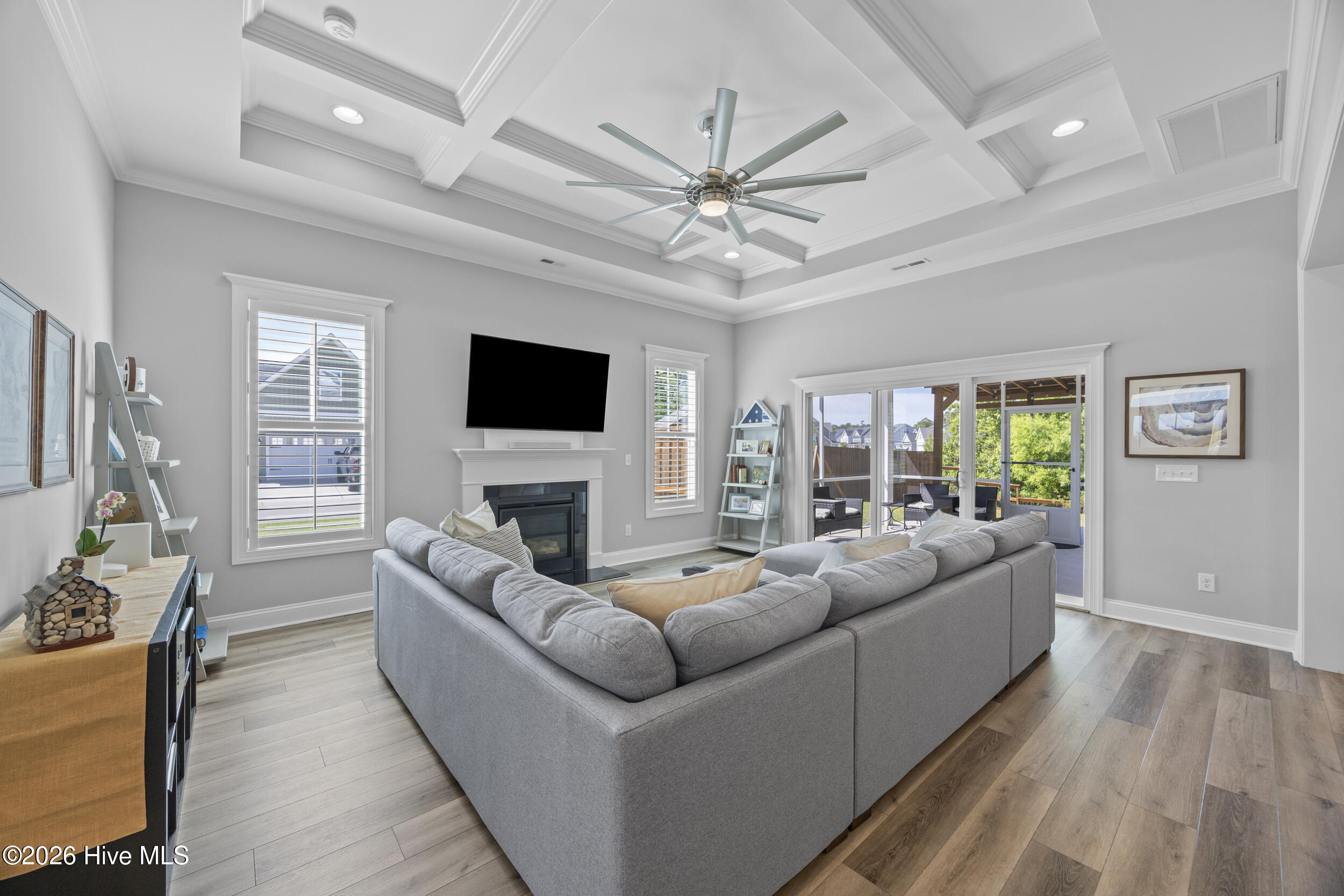 100570298 | Photo 13