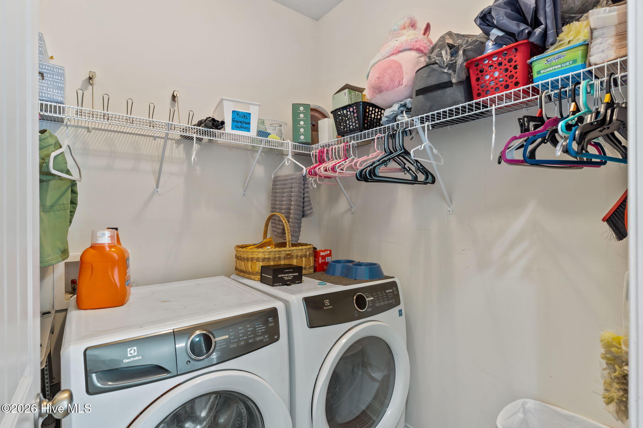 100561323 | Photo 33