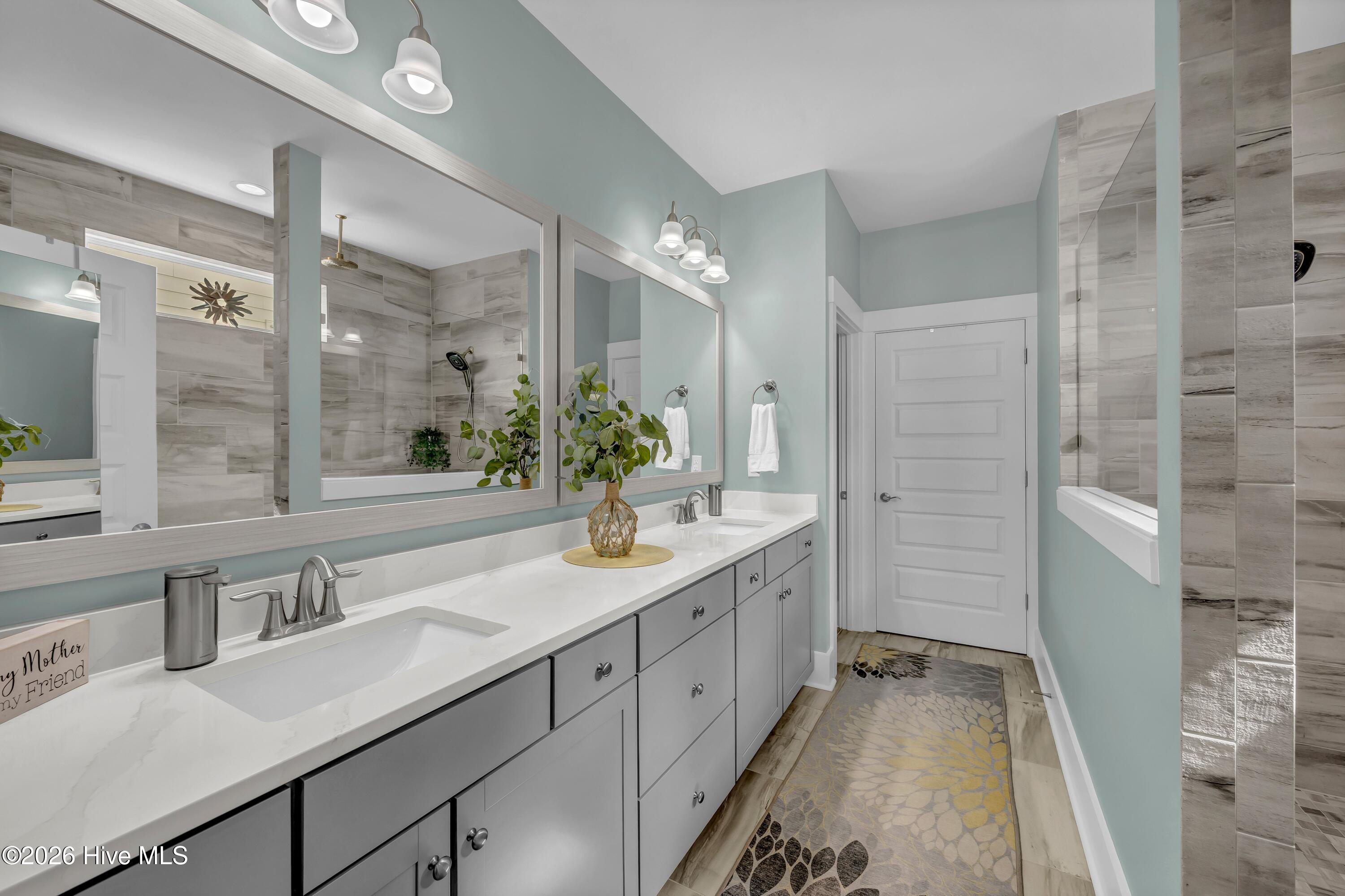 100558560 | Photo 14