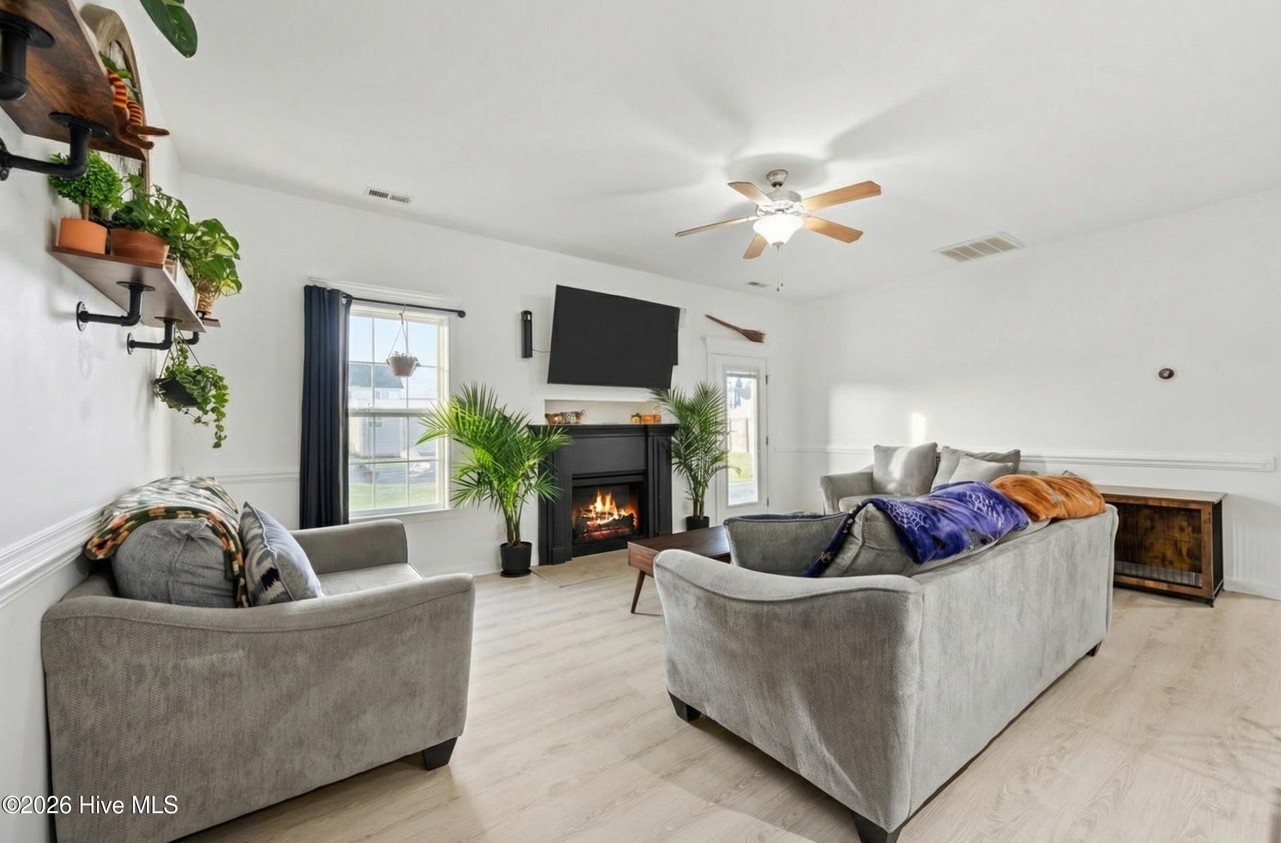 100560340 | Photo 12