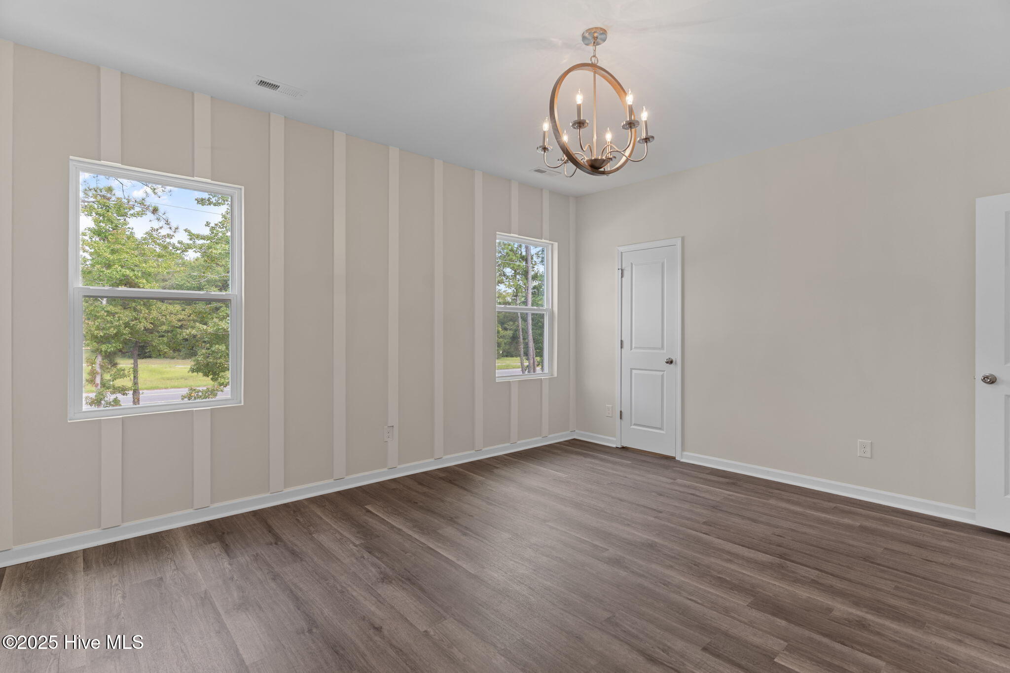 100454389 | Photo 14