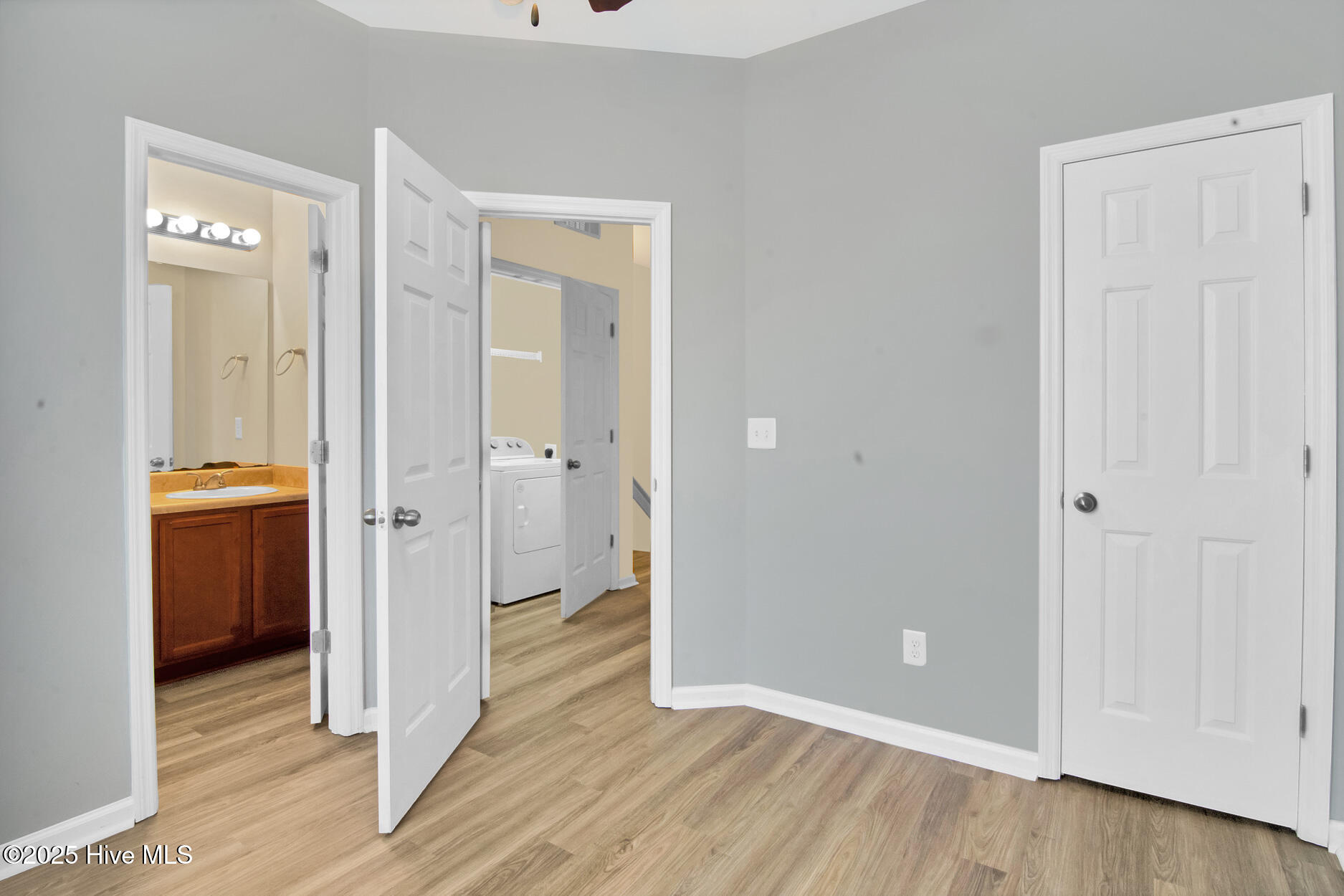 100547206 | Photo 11