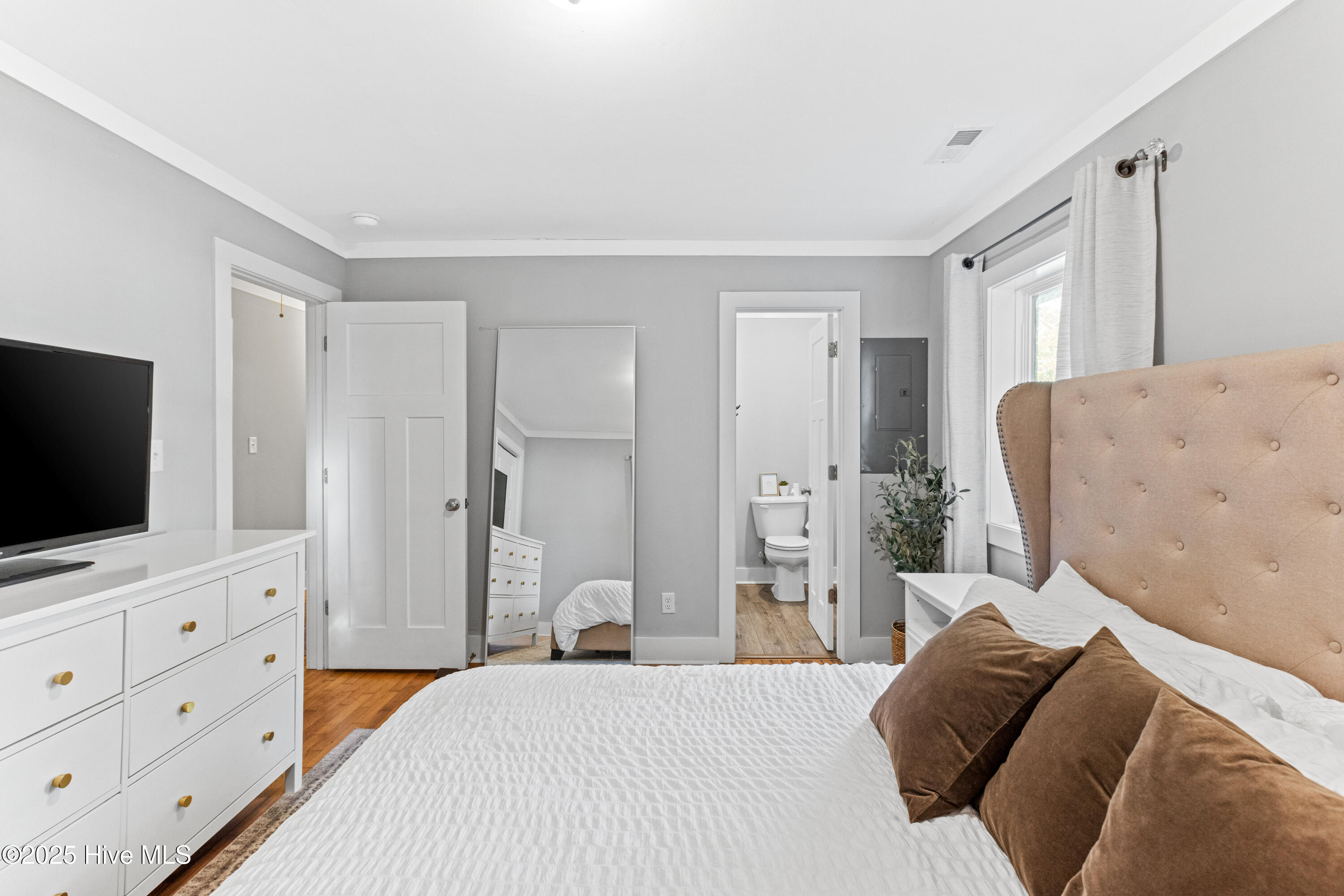 100542913 | Photo 25