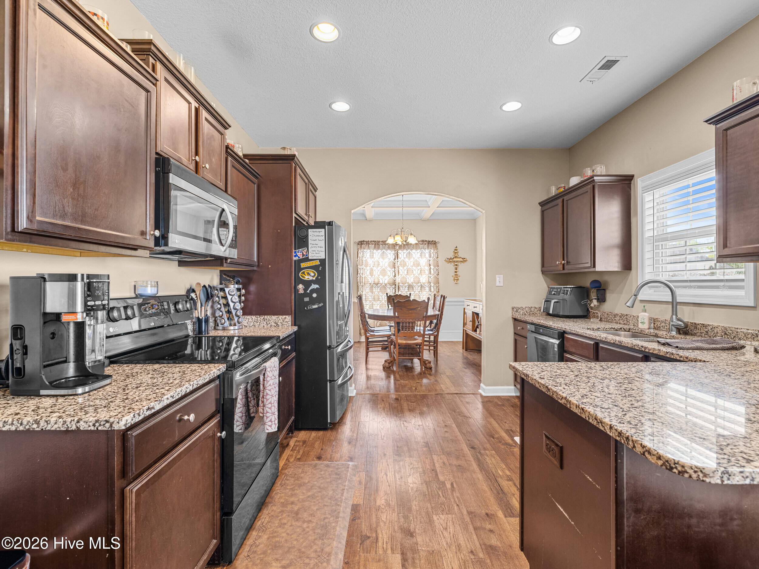 100568044 | Photo 22