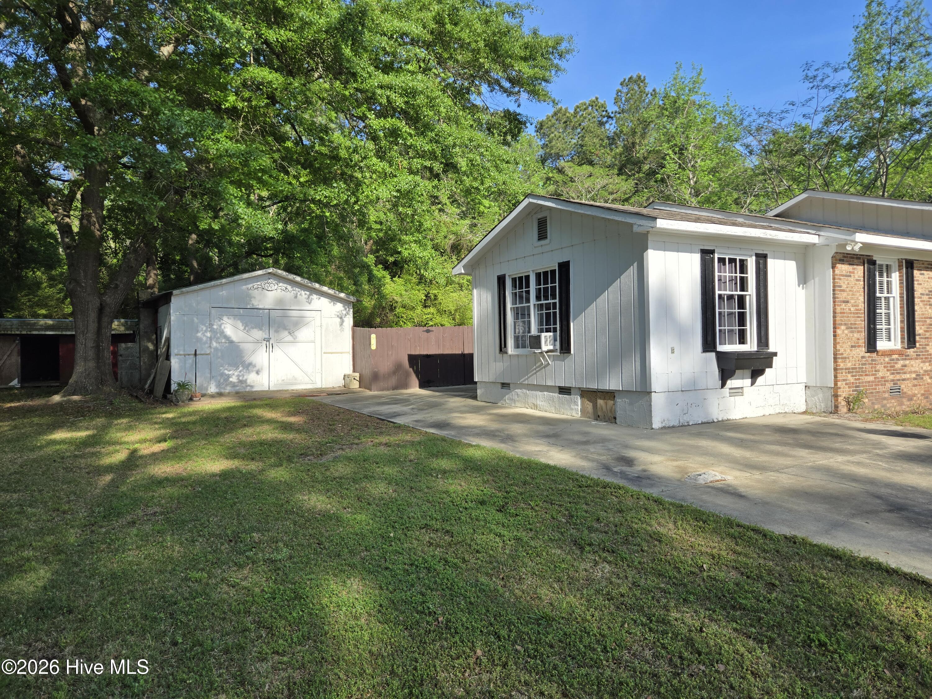 Undisclosed Address, Richlands, NC, 28574