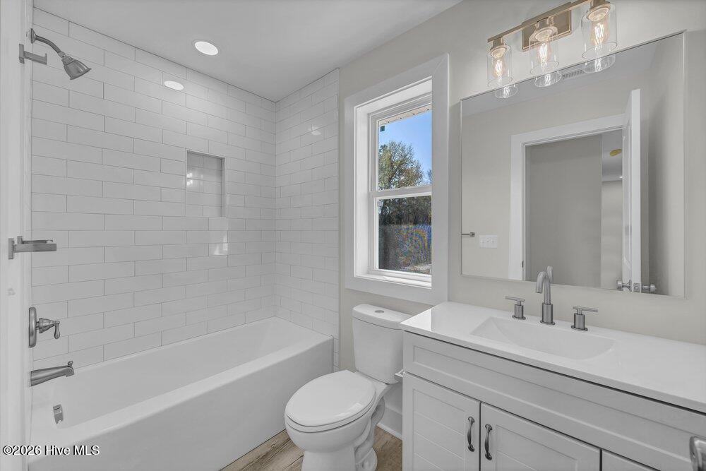 100561461 | Photo 20