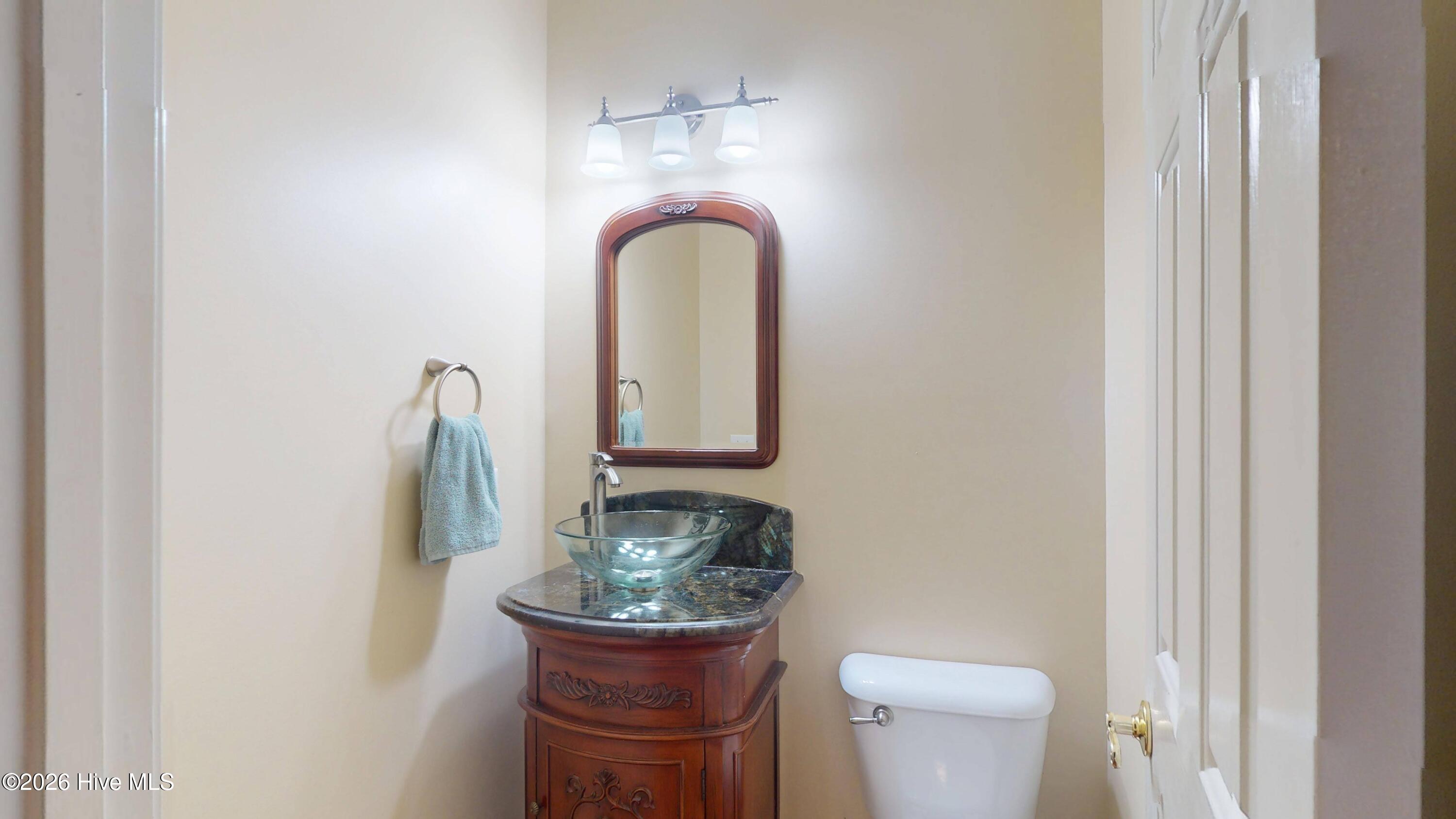 100549093 | Photo 25