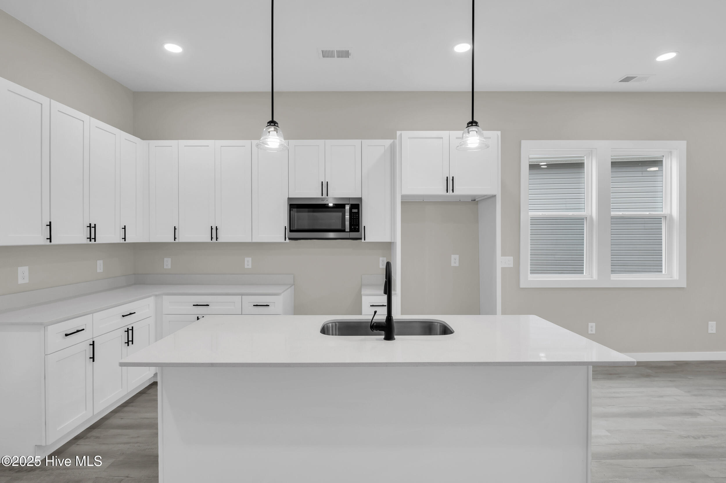 100546383 | Photo 10