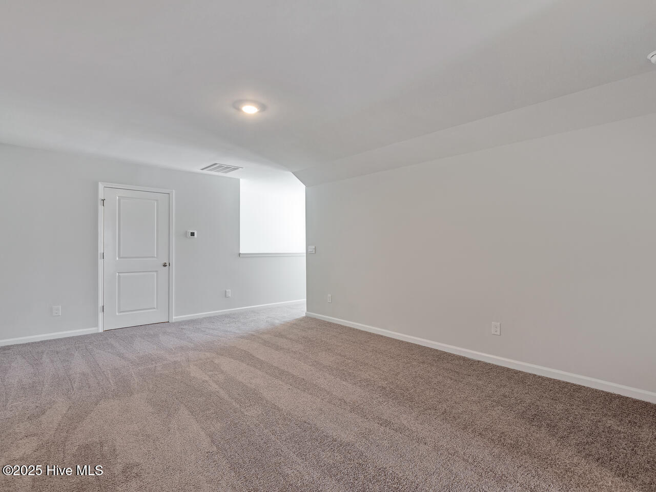 100547716 | Photo 30