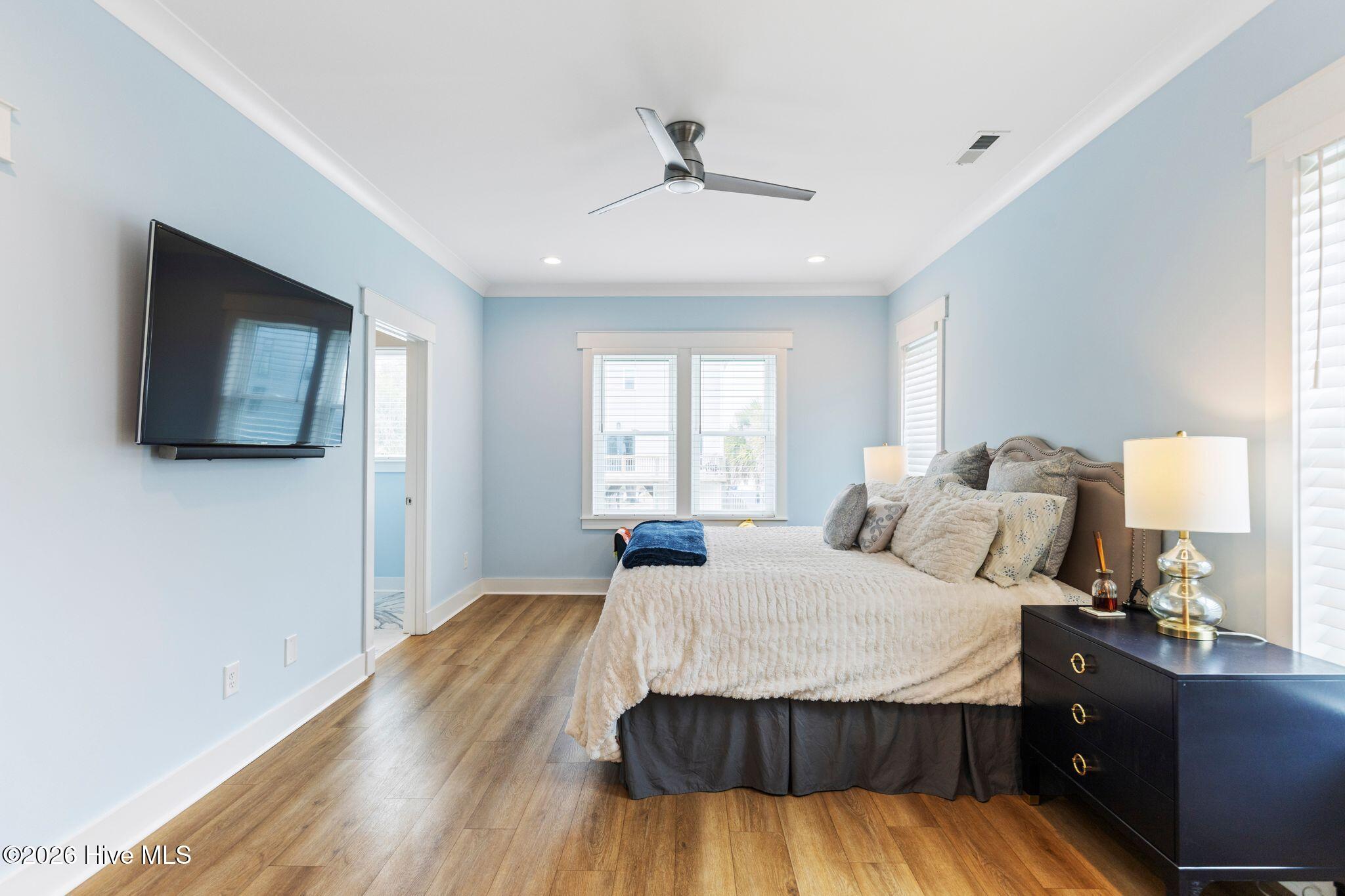 100570540 | Photo 10