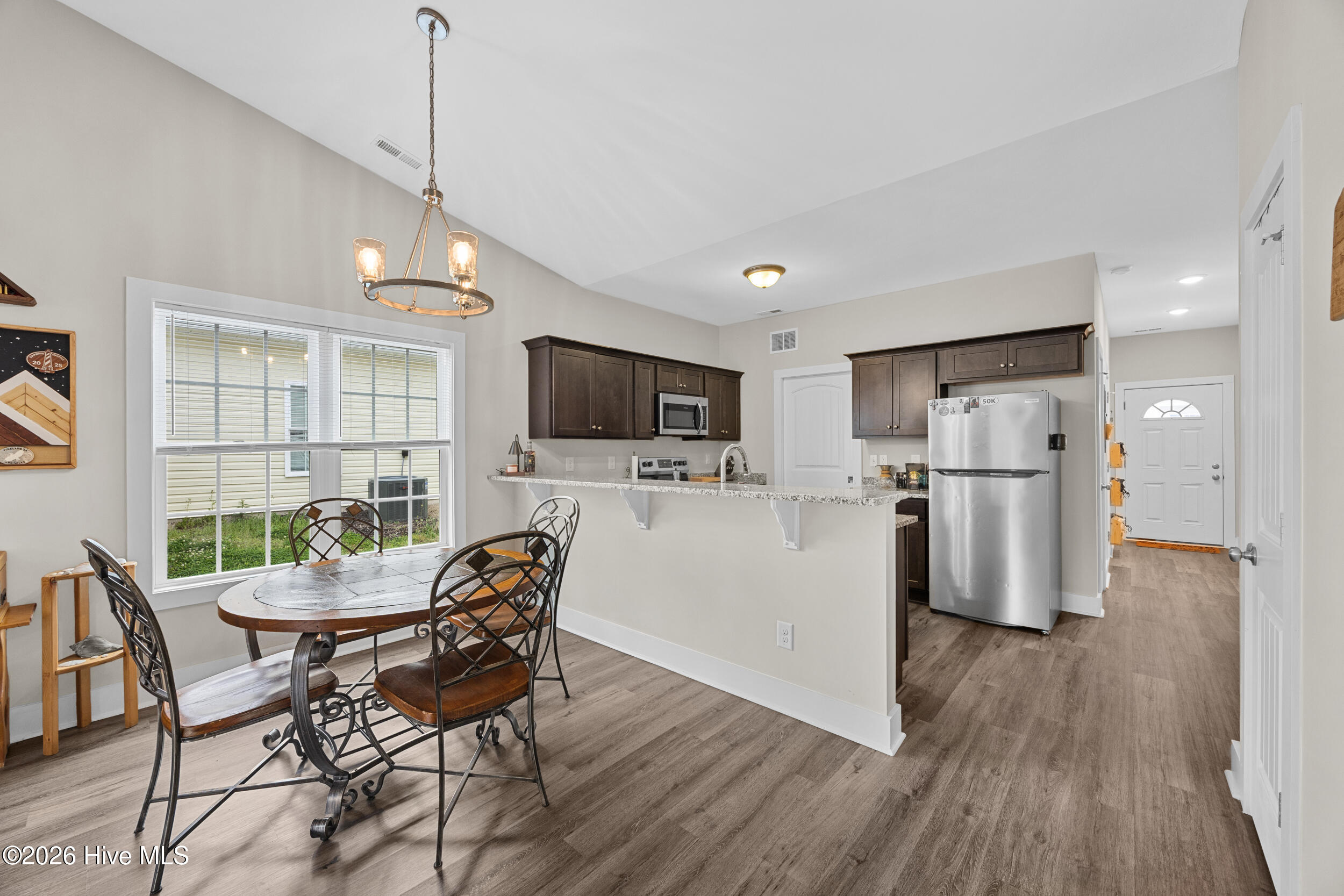 100564785 | Photo 18